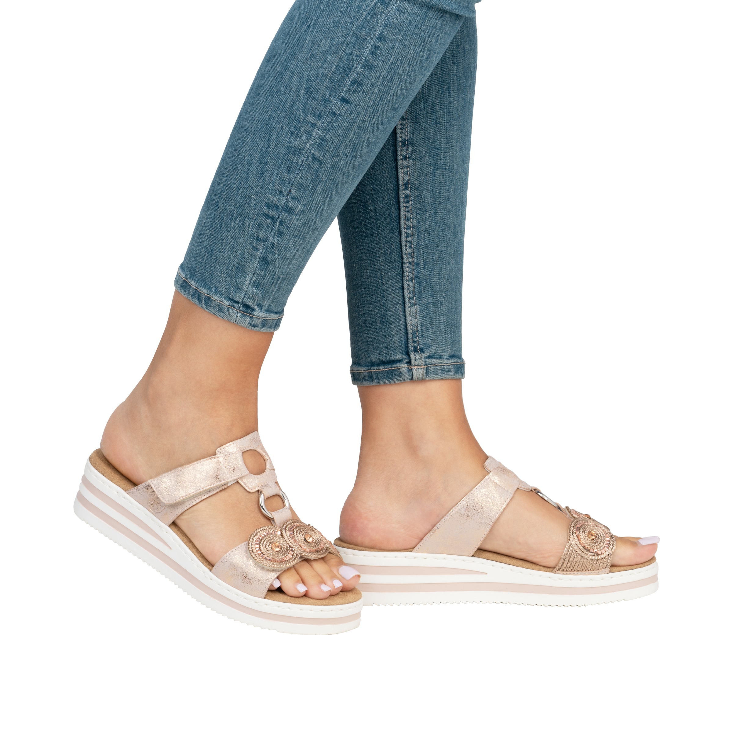 Rieker Pantolette  Sommerschuh, Urlaubsschuh mit Glitzersteine, Metallic-Optik