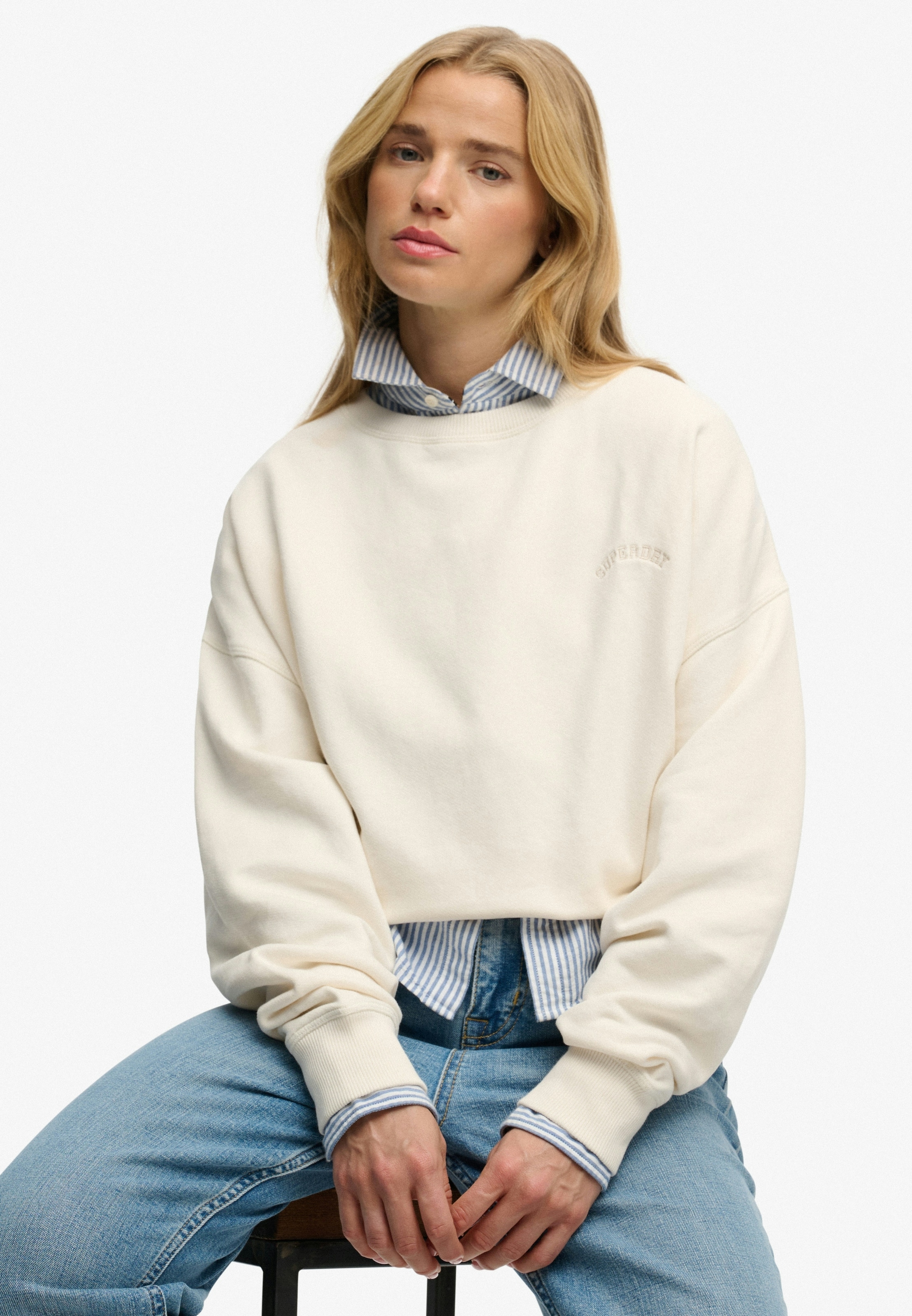 Superdry Sweatshirt »ESSENTIAL LOGO CREW«, aus Baumwolle und Sweatware, Oversize Passform, mit Rundhalsausschnitt
