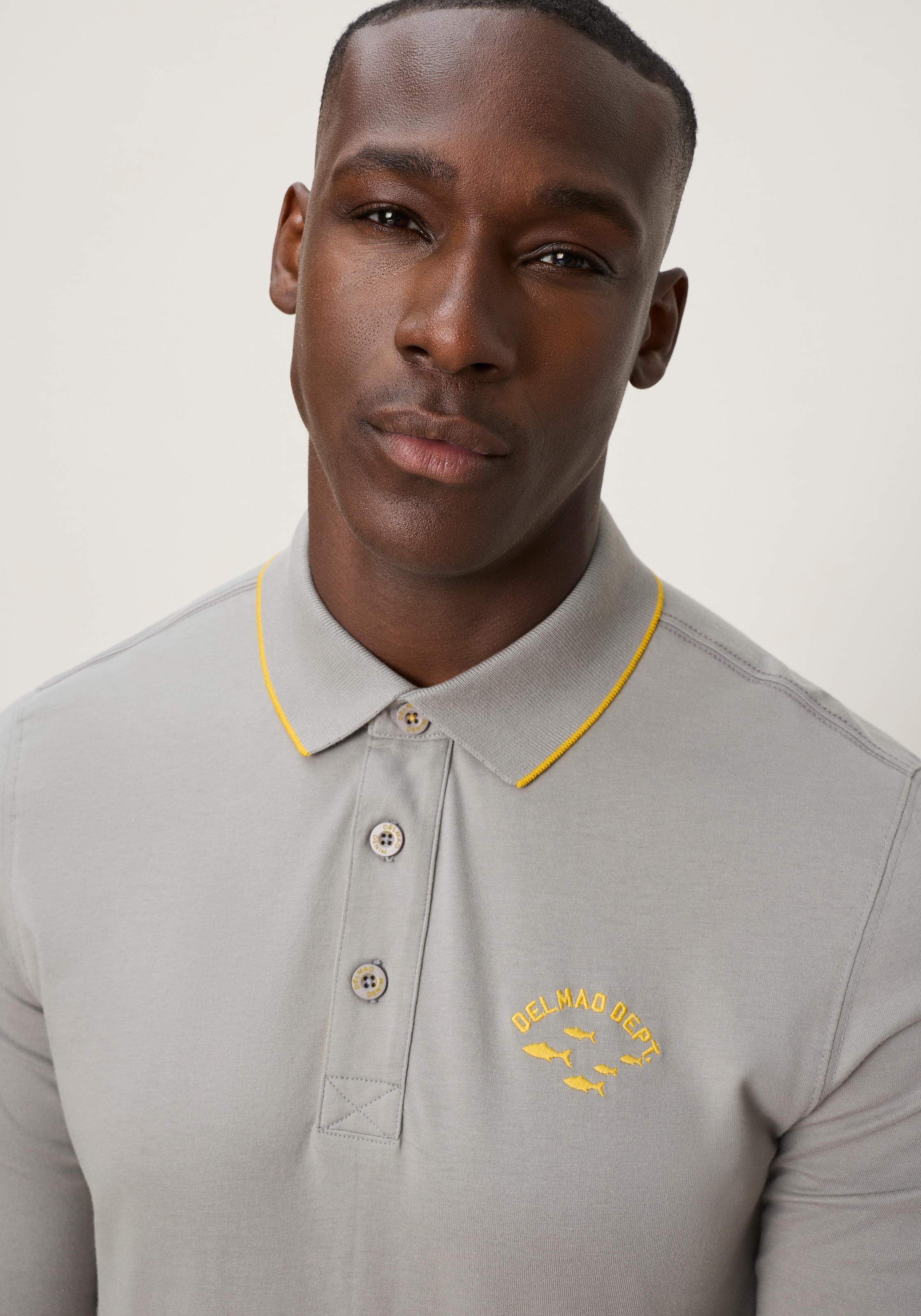 DELMAO Poloshirt Normal geschnittene Passform, mit Langarm