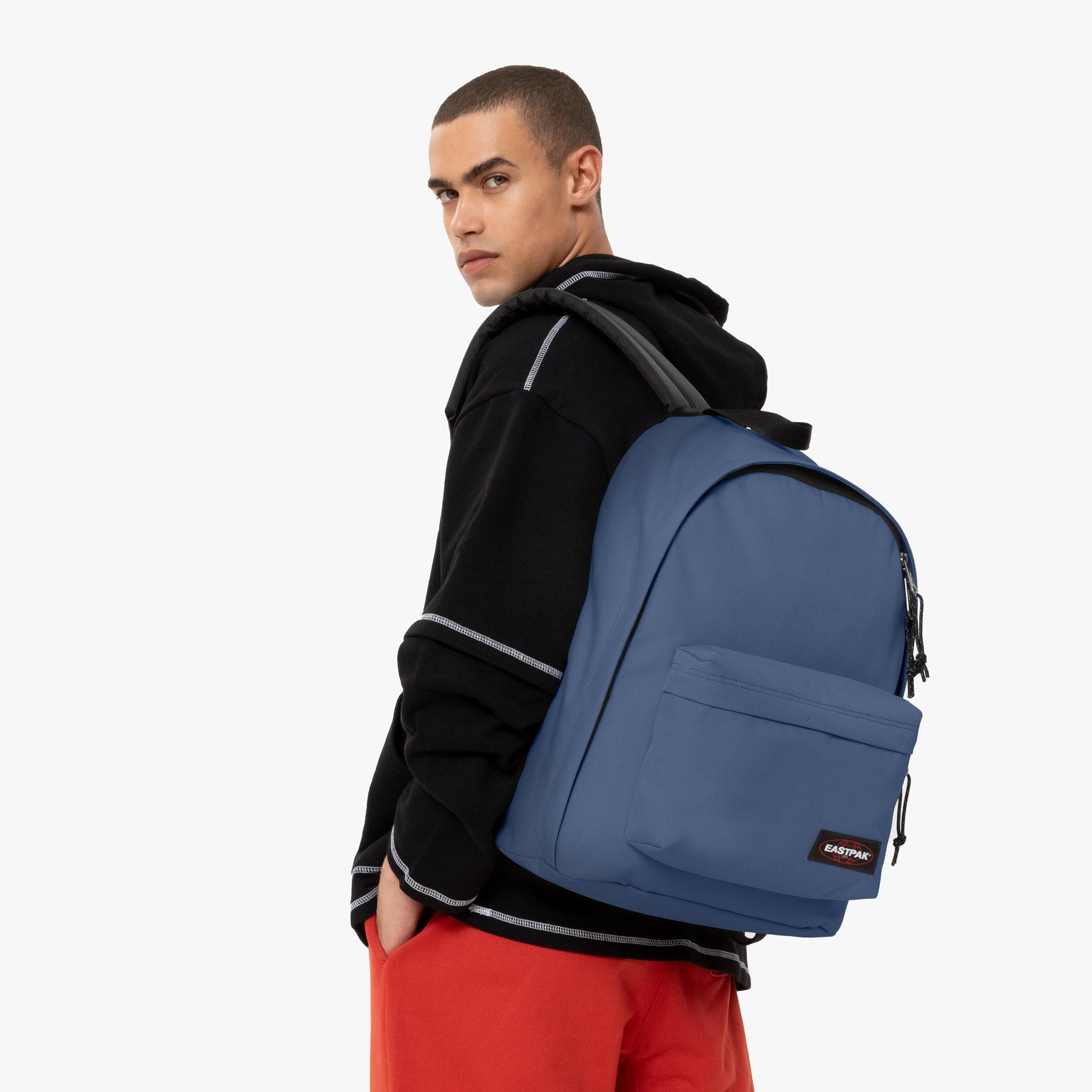 Eastpak Sac à dos de loisirs »OUT OF OFFICE« Unisex Cityrucksack, Arbeitsrucksack, Schulrucksack mit Logo-Aufnäher