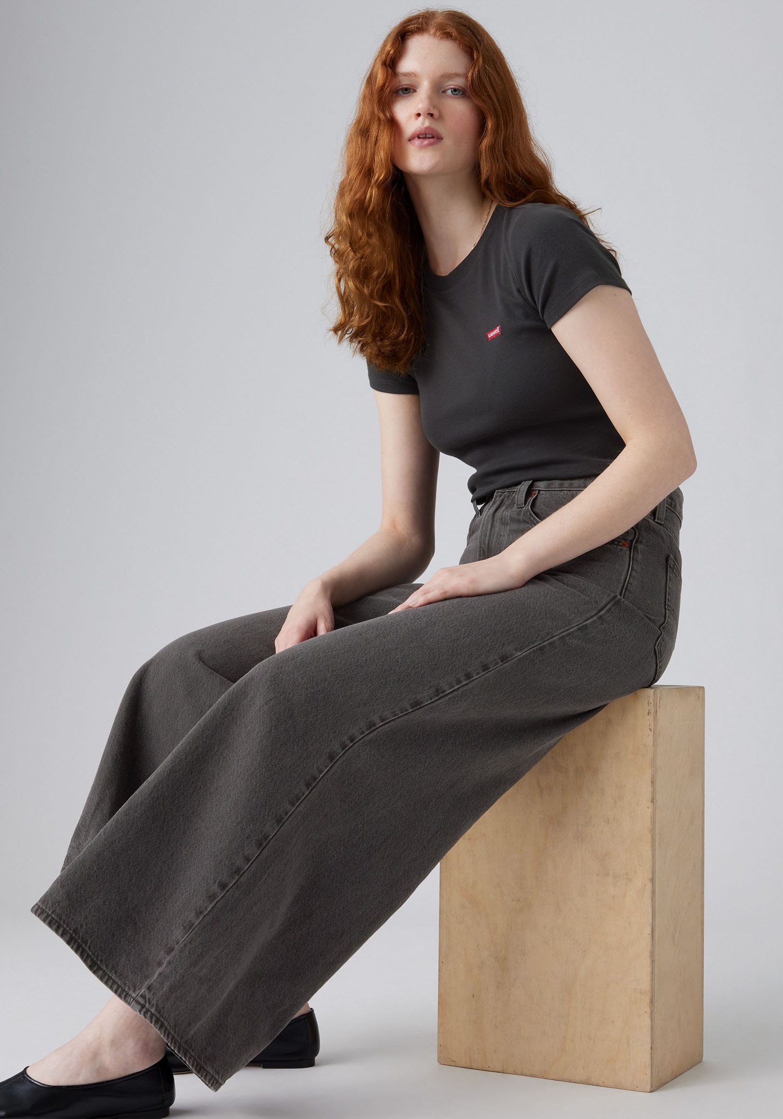 Levi's® T-shirt »Mini-Logo« Packung, 2 cuis mit kleiner Markenlogo-Stickerei auf der Brust