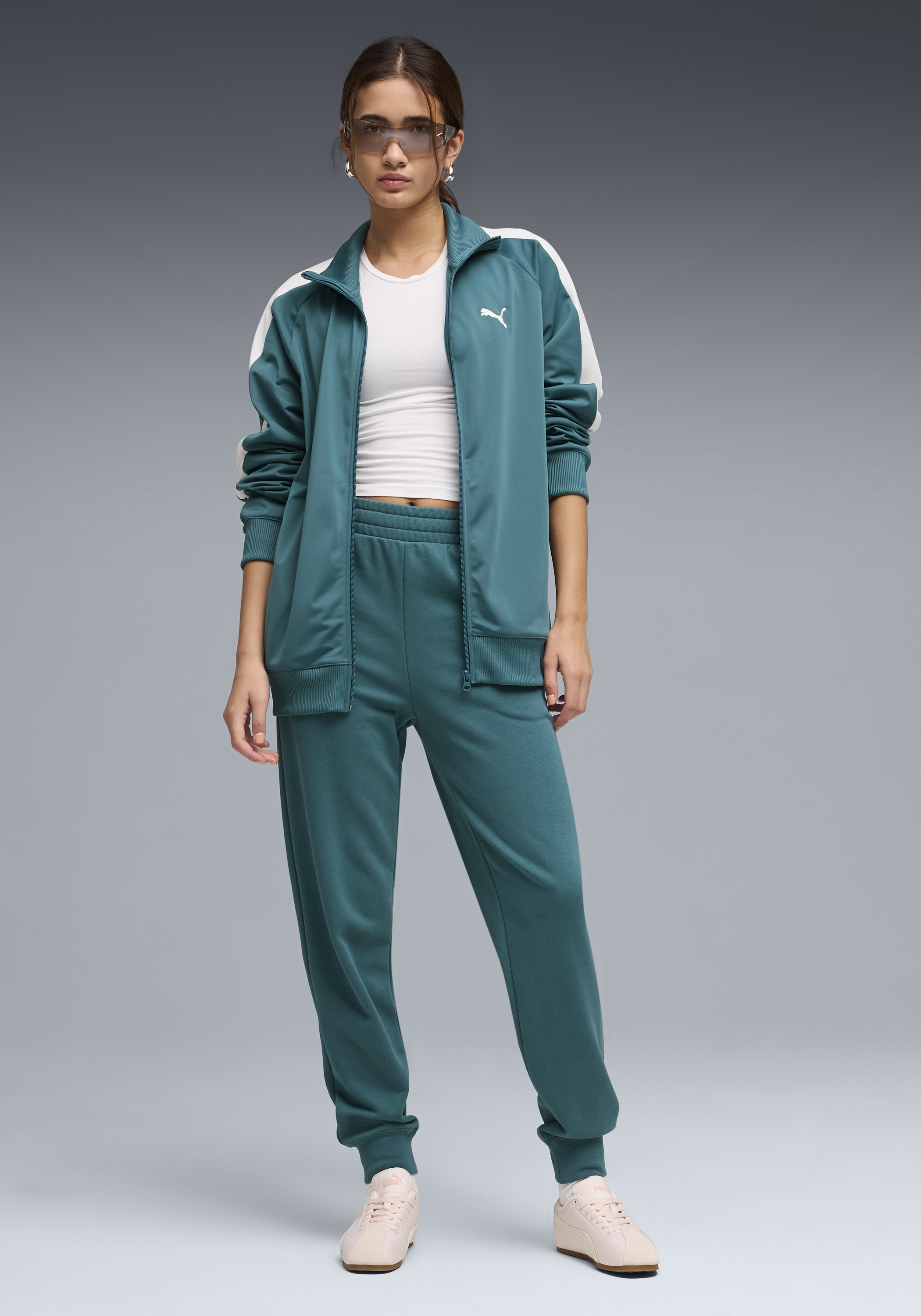 PUMA Trainingshose »ESS SMALL NO. 1 LOGO COMFORT HIGH-WAIST SWEATPANTS TR CL (S)«  mit hohem Bund, komfortabler Schnitt, seitliche Eingrifftaschen