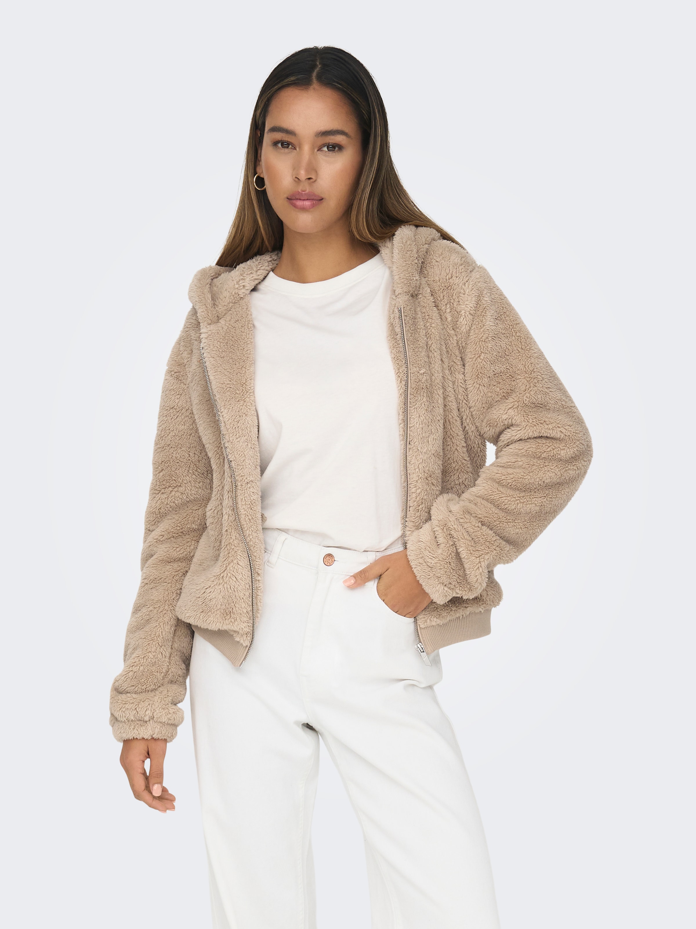 ONLY Veste à capuche en peluche »ONLNEWANNA CONTACT SHERPA JKT OTW NOOS« avec capuche fibre synthétique
