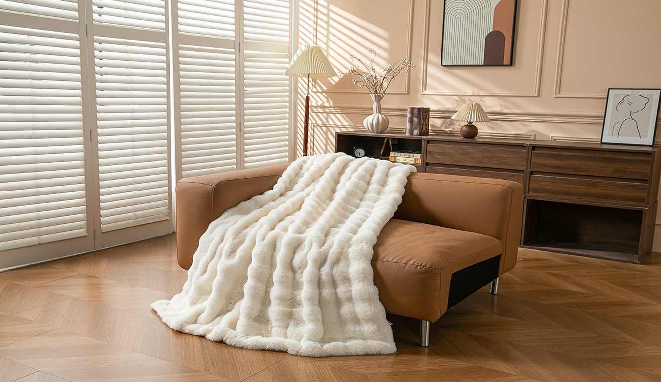 GOODproduct Wohndecke »Briee Premium 550g/m², hochwertig, flauschige Decke, maximaler Komfort« Decke mit Fell-Optik, bubble, unifarben, hochwertige Qualität 550g/m²