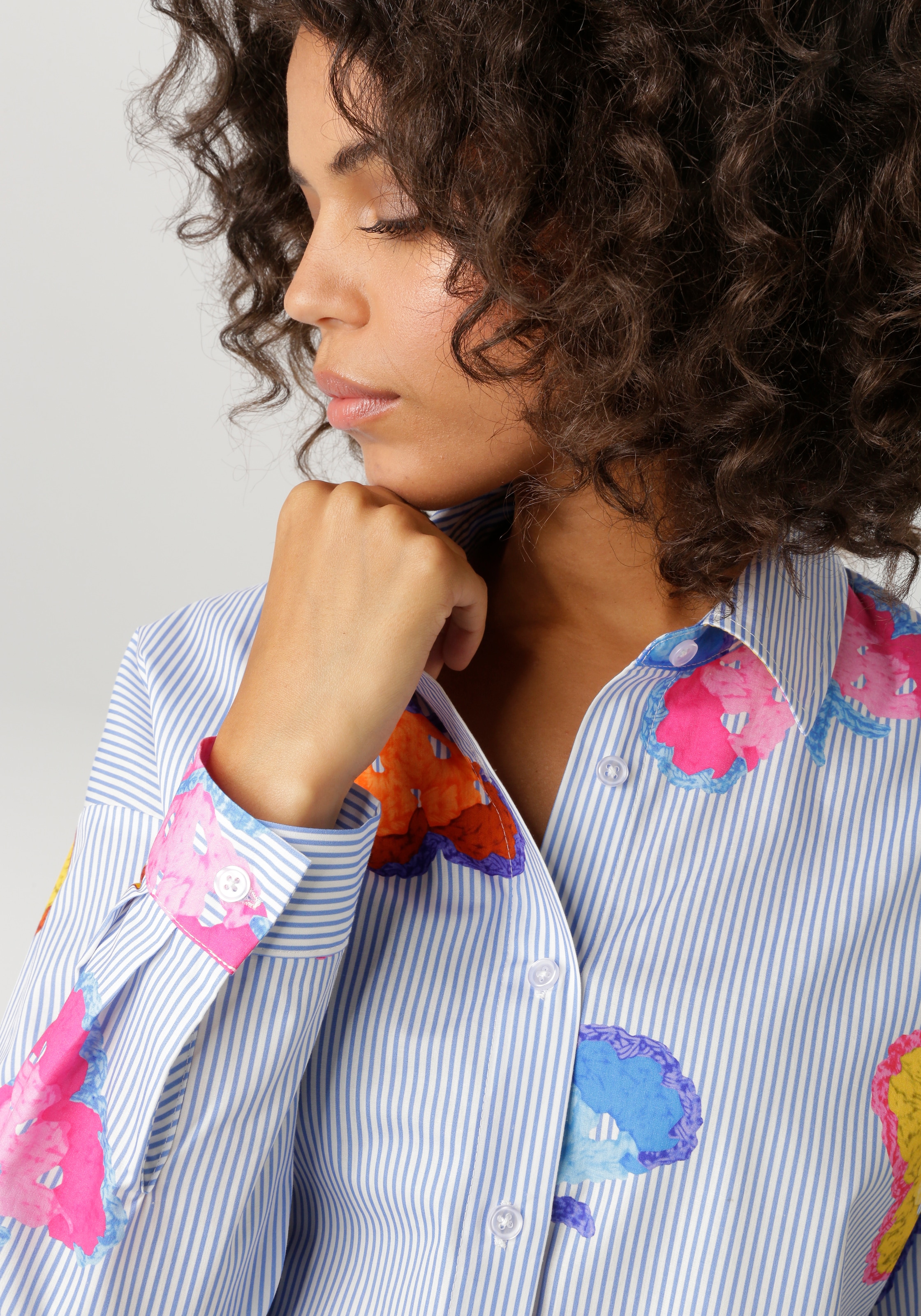 Aniston CASUAL Hemdbluse , gestreift und mit bunten Schmetterlingen bedruckt - NEUE KOLLEKTION