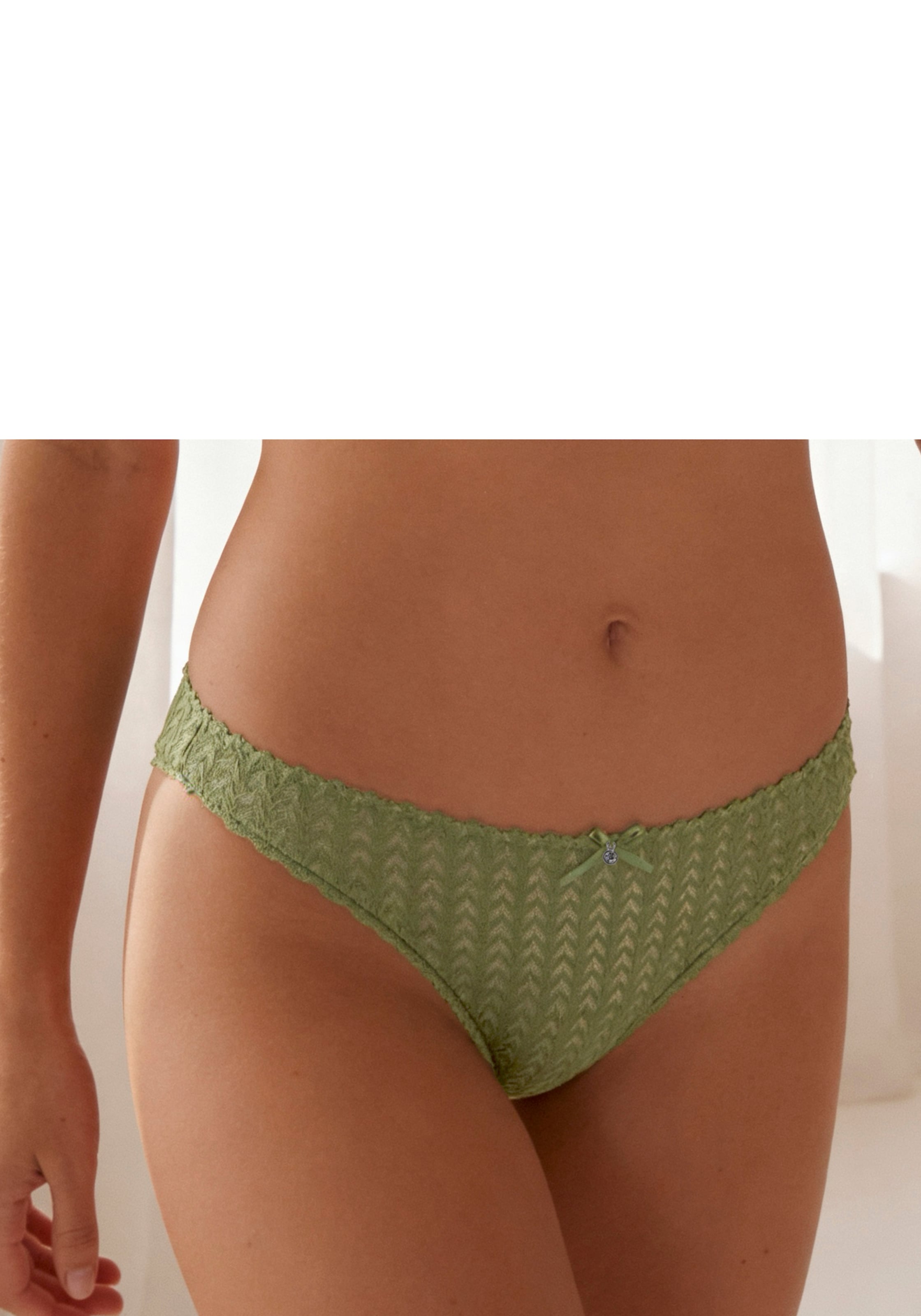 s.Oliver String »Lilou« en fine dentelle à l'aspect discrètement transparent