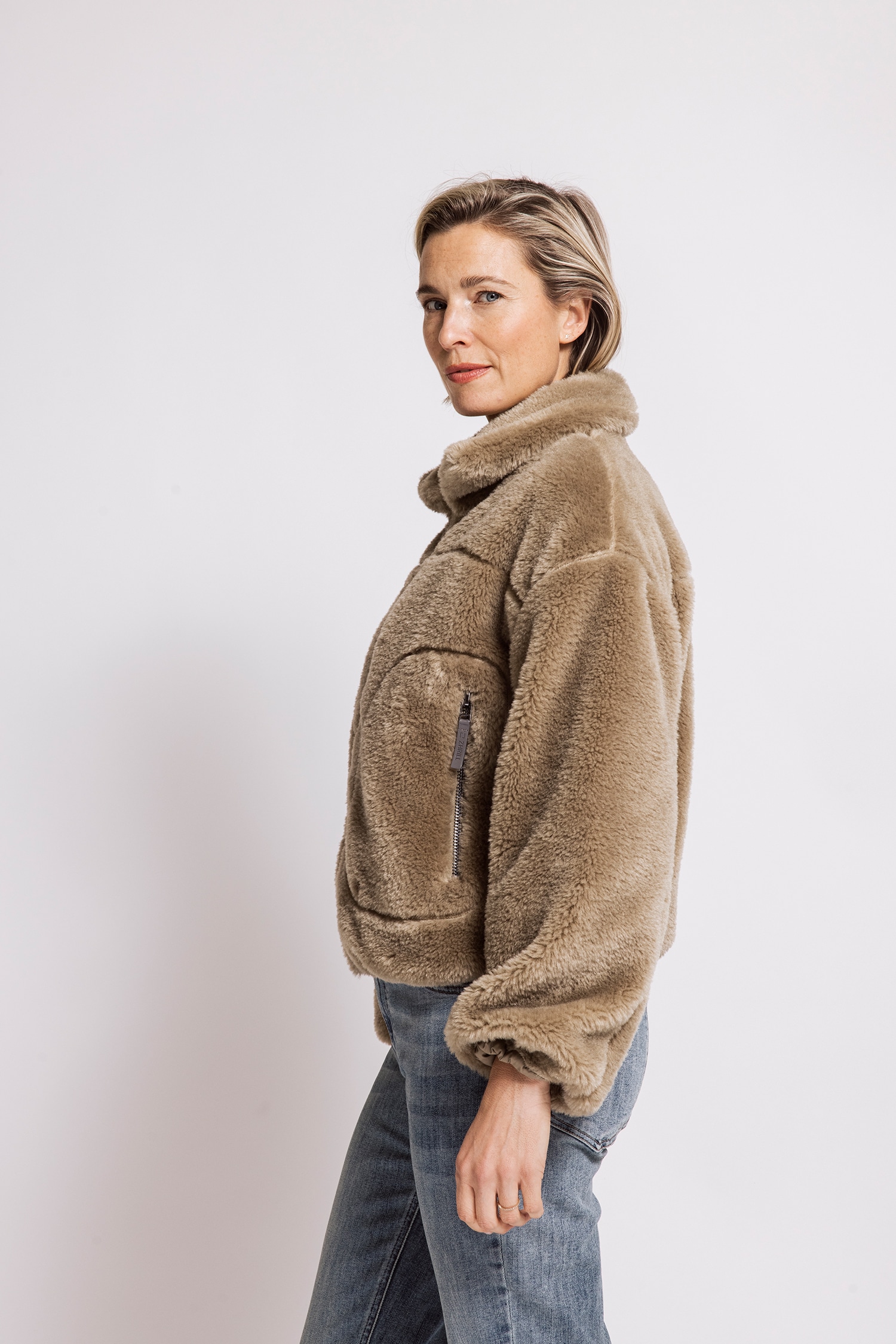 Zhrill Jackenblazer »APRIL« Fellimitatjacke / Kuscheljacke / mit Stehkragen und Reissverschluss