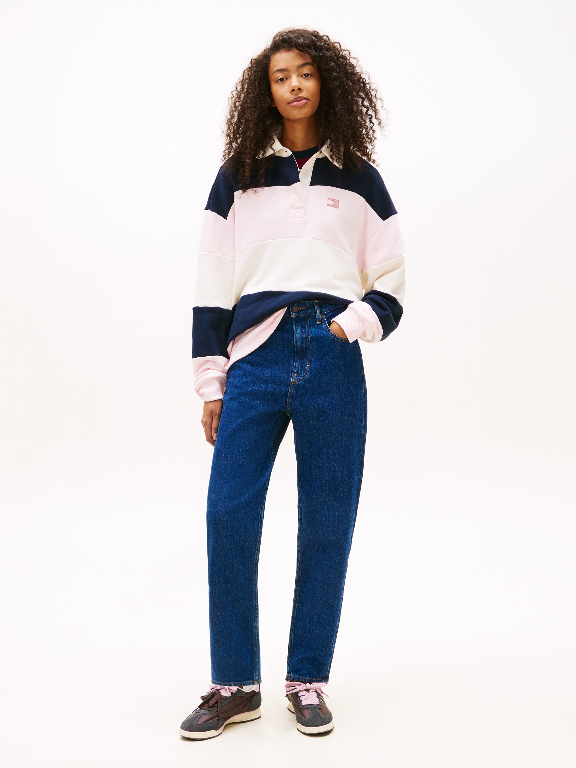 Tommy Jeans Jeans mom »MOM JEAN UH TPR« mit Logo-Stickereien, in knöchelfreier Länge