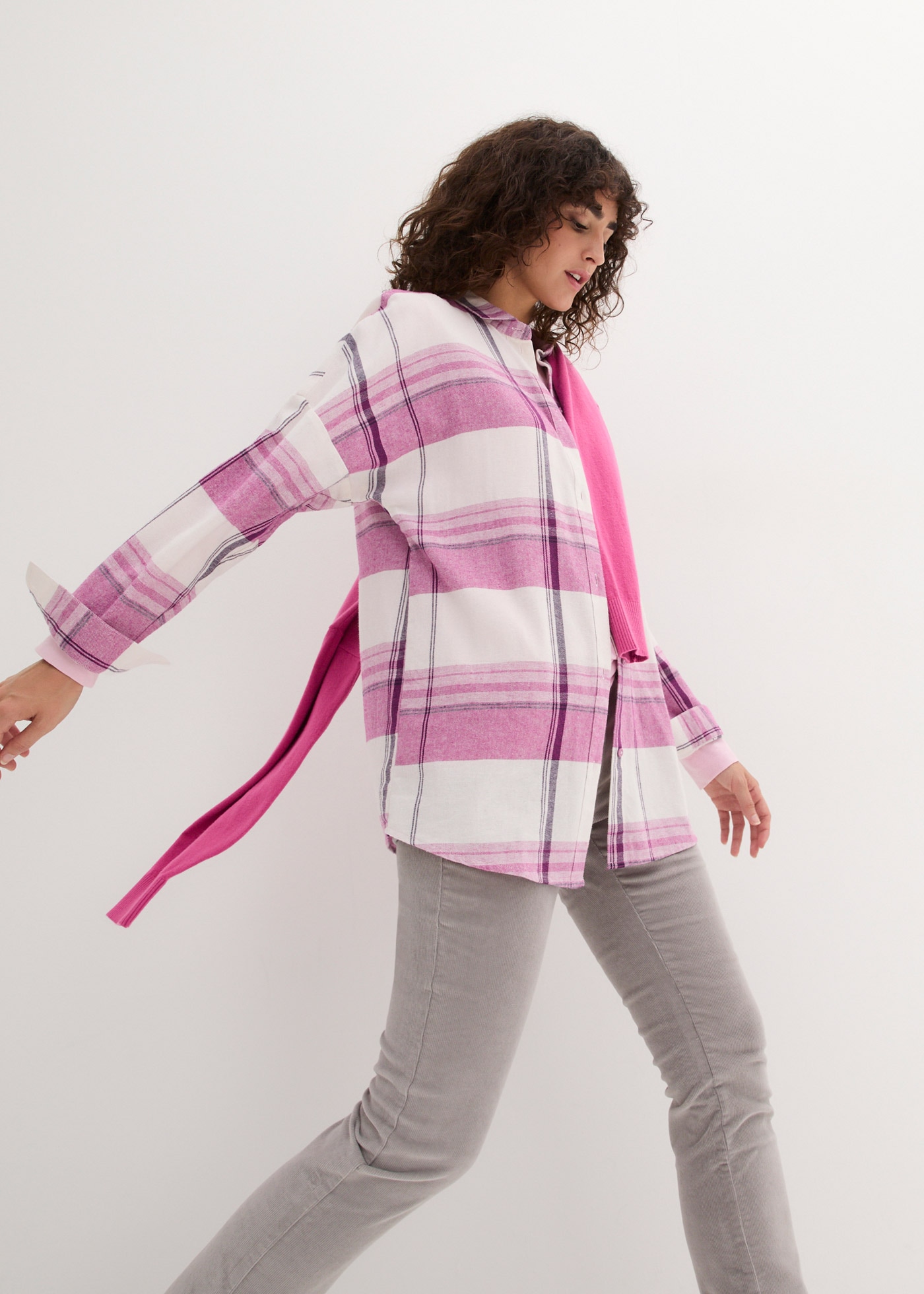 bonprix Chemise en flanelle Oversize-Passform, aus Baumwolle, kariertes Design, Haifischkragen