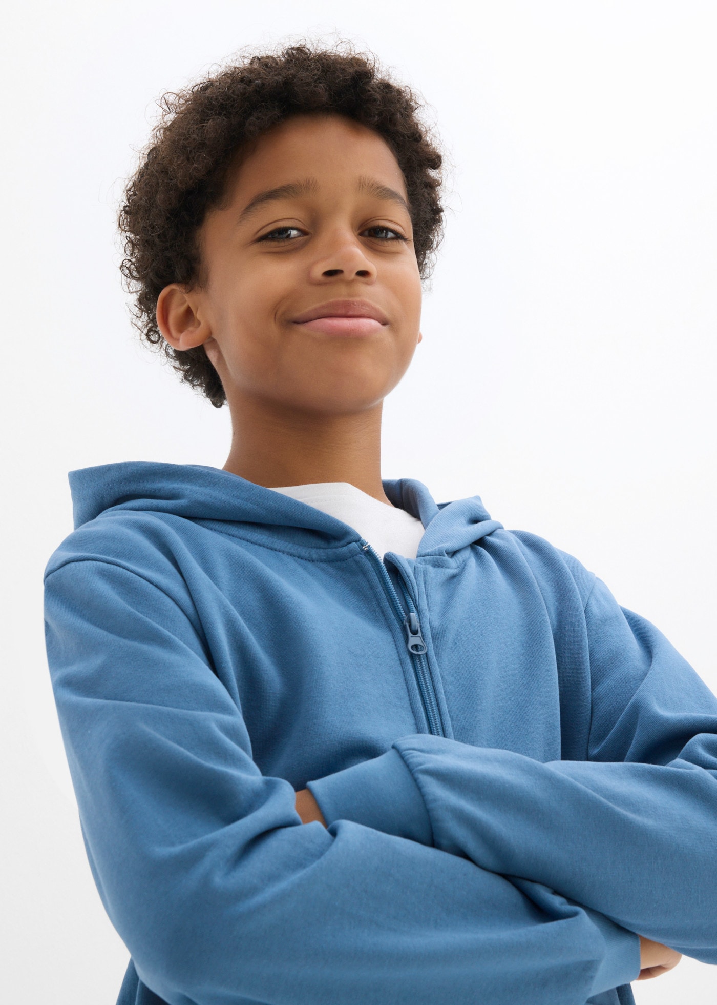 bonprix Sweat à capuche für Jungen, aus Baumwolle und Polyester, bequeme Passform, mit Kapuze