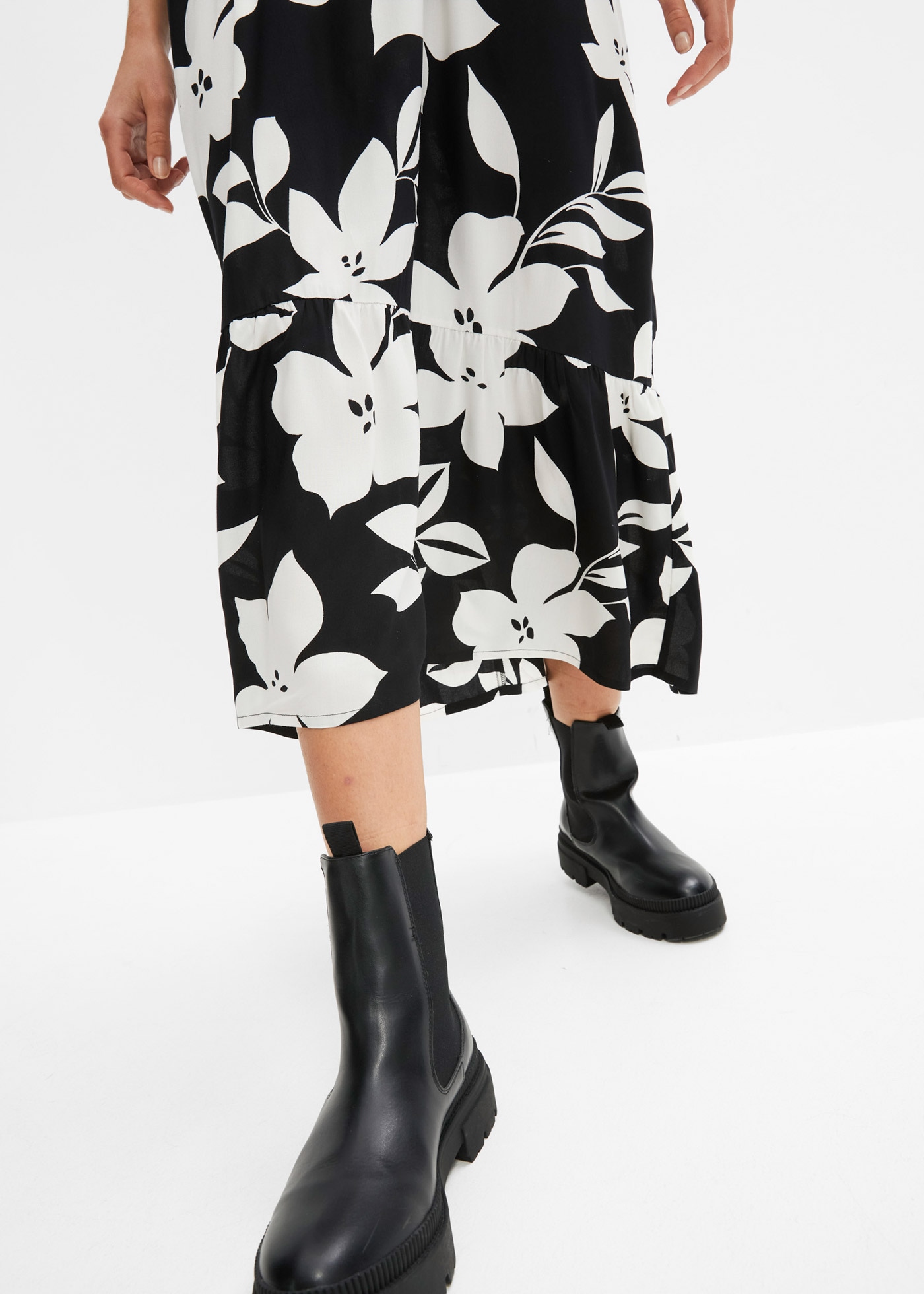bonprix Maxikleid »Maxikleid aus fliessender Viskose« für modischen Auftritt, aus Viskose, A-Linie, 3/4-Ärmel