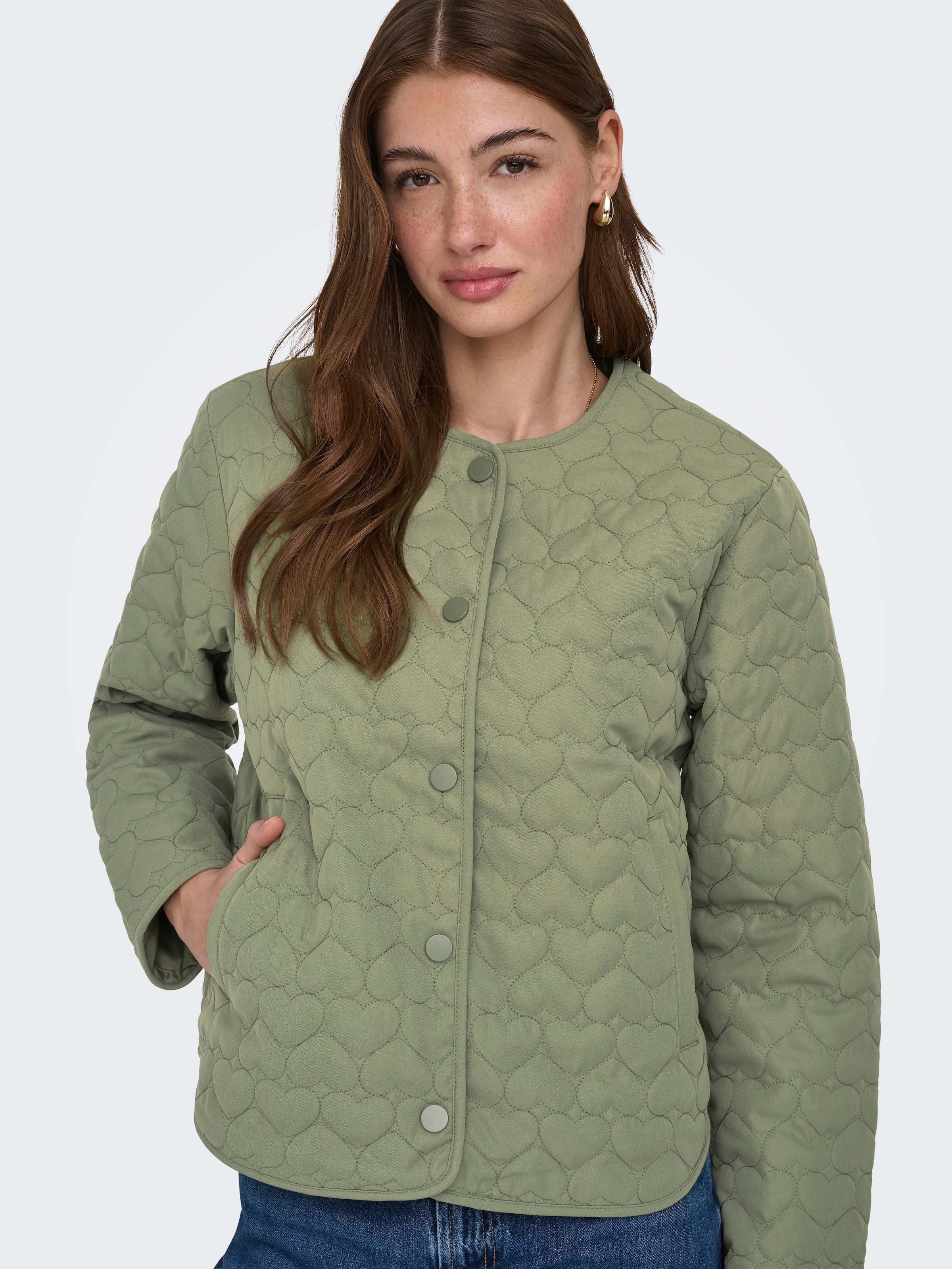 ONLY Veste matelassée »ONLHEART LIFE QUILTED JACKET NOOS OTW« avec motif matelassé en forme de petits cœurs