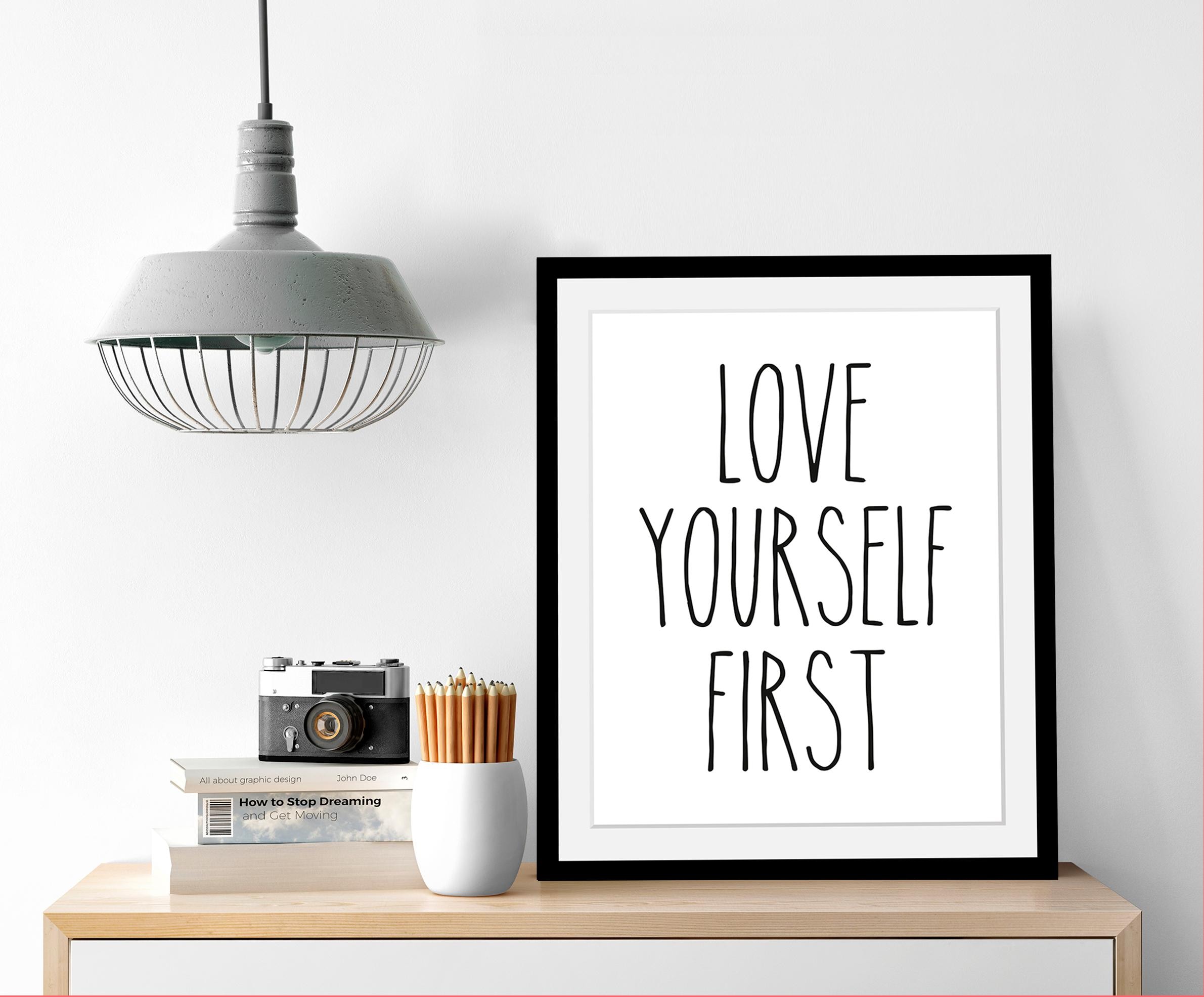 queence Bild »Selbstliebe« Liebessprüche | Motivationsbilder | Schriftzug | Schwarz-Weiss HD Premium Poster-Druck inkl. Holzrahmen