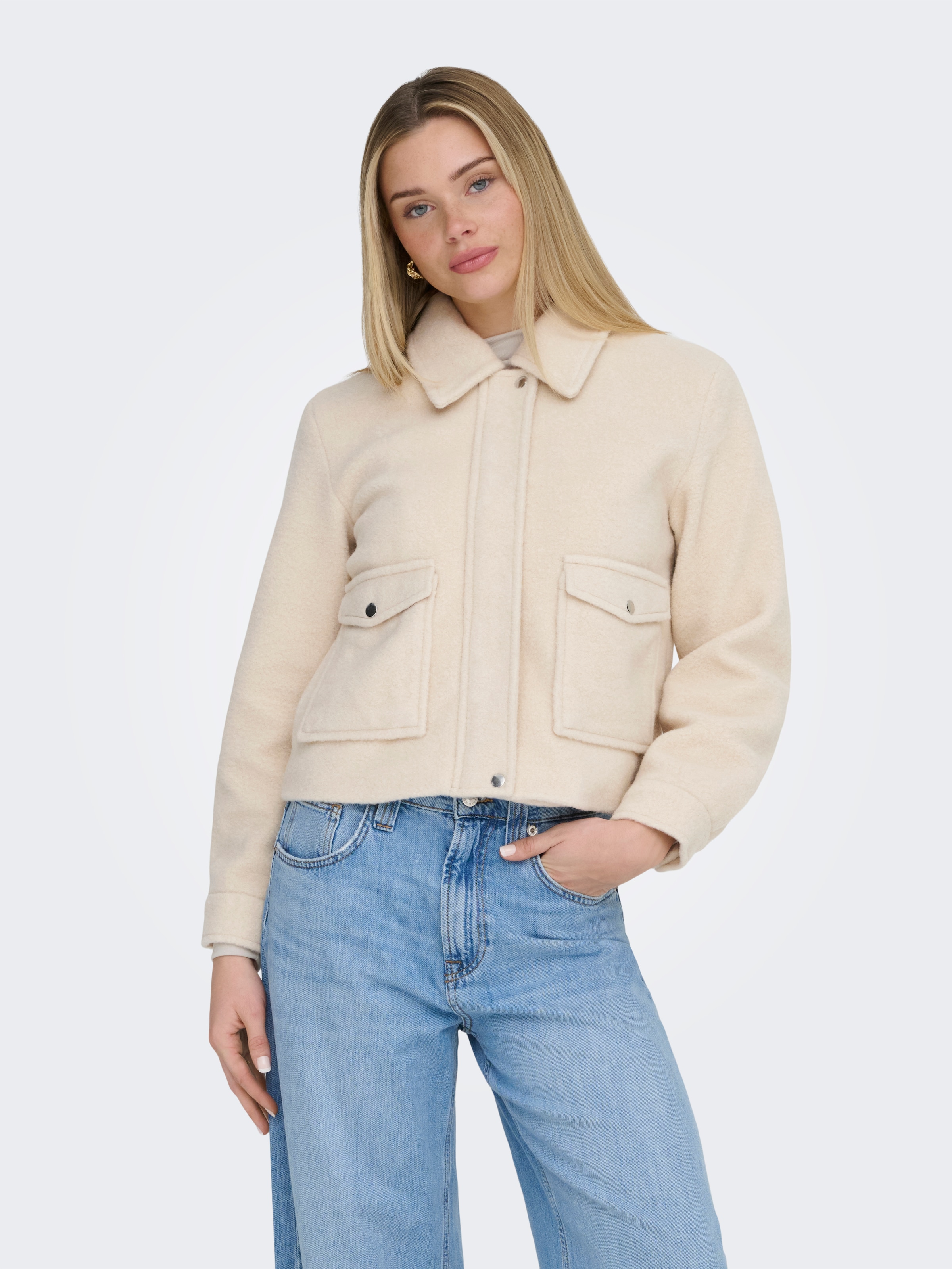 ONLY Veste courte »ONLKIKI-MONI SHORT JACKET PNT« fibre synthétique