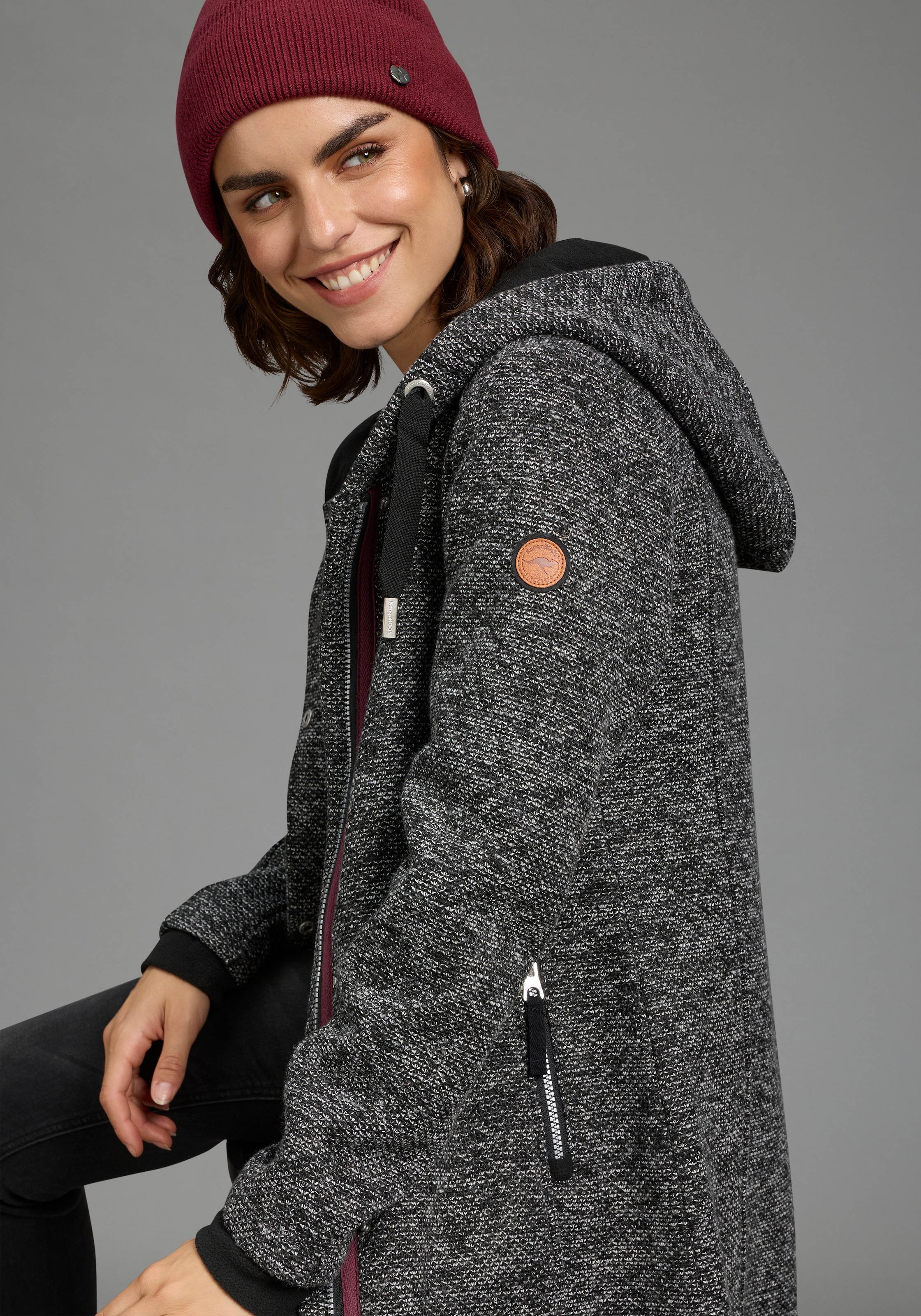 KangaROOS Strickfleecejacke mit Kapuze mit 2-Wege-Reissverschluss und Druckknöpfen, hüftbedeckend