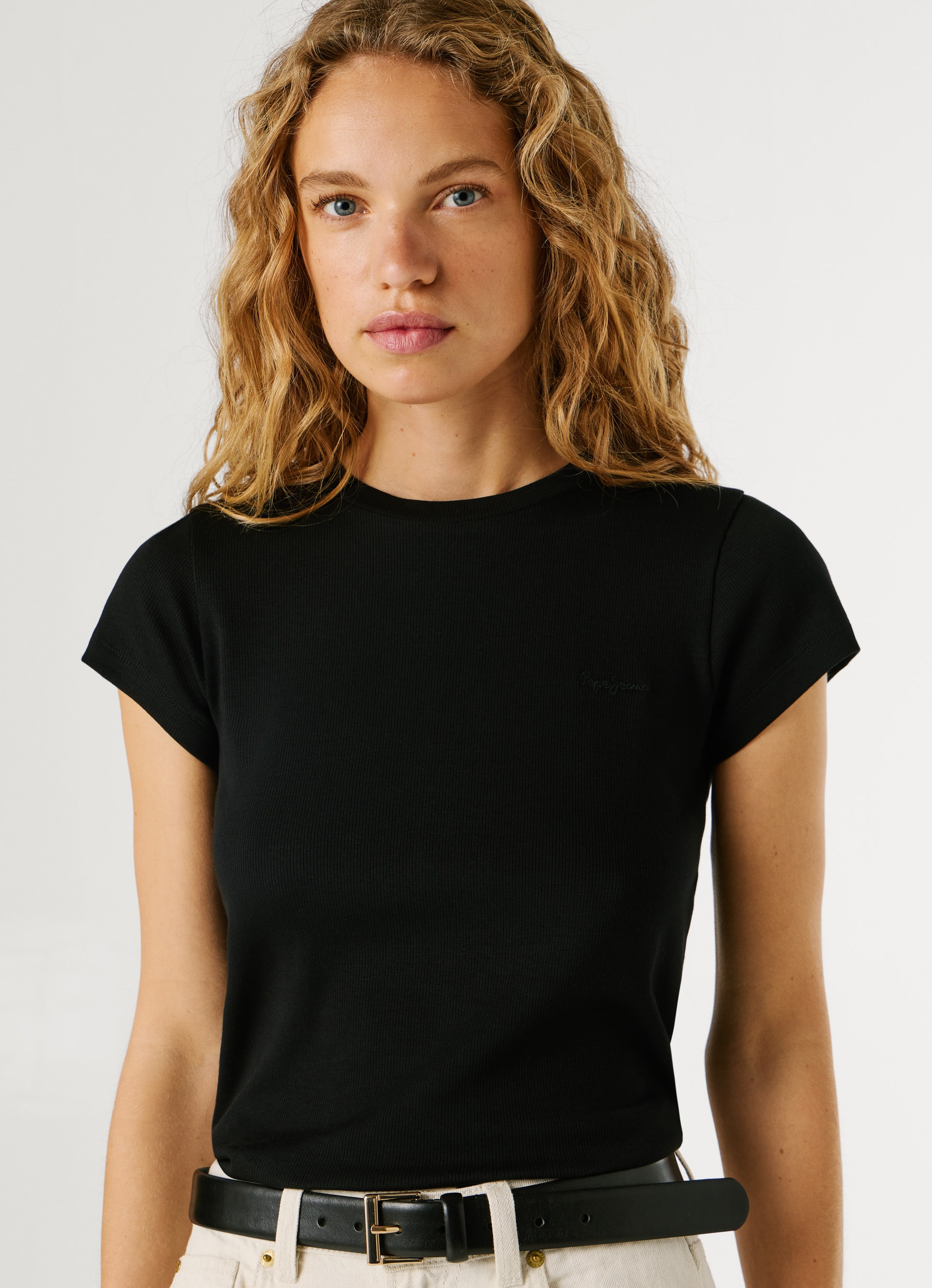 Pepe Jeans T-shirt »MERIDA« aus elastischem Rippstoff, Rundhalsform