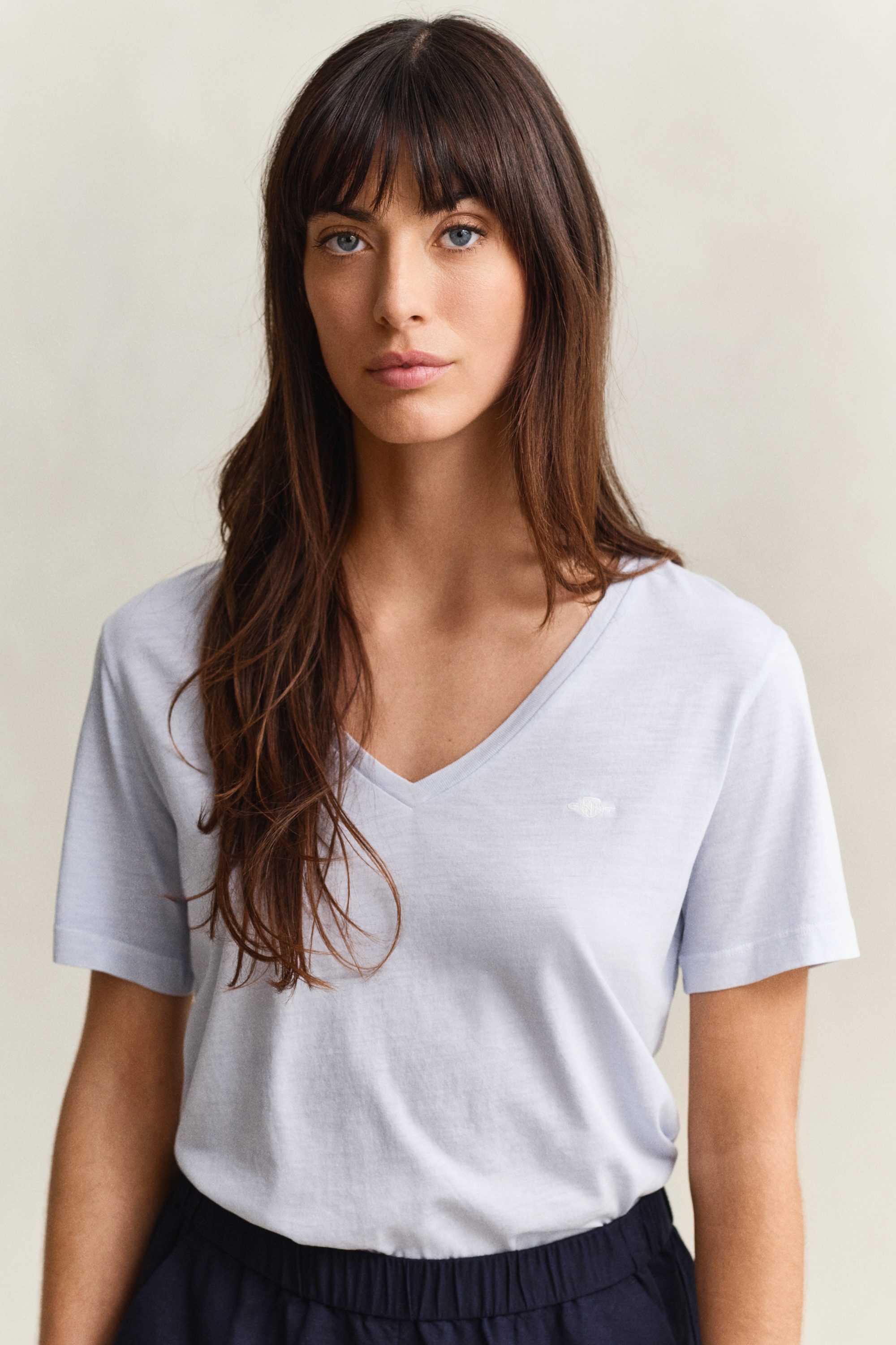 Gant T-shirt »REGULAR WASHED SHIELD V-NECK« coupe régulière avec col en V