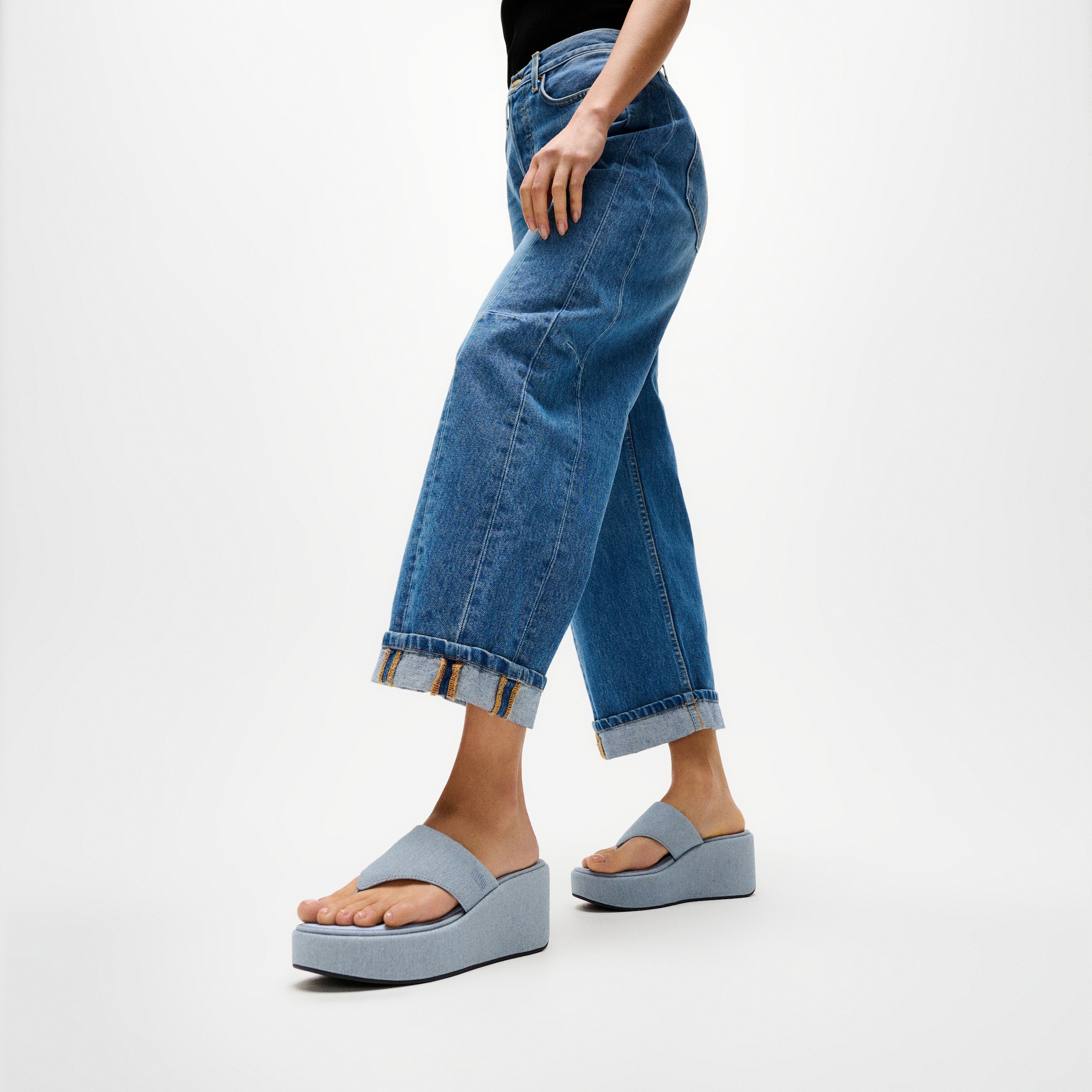 Fitflop Dianette »PLATFFORMS DENIM WEDGE TOE-POST SANDALS«  Plateforme, sandale à lanière entre les orteils, chaussure d'été avec lanière souple