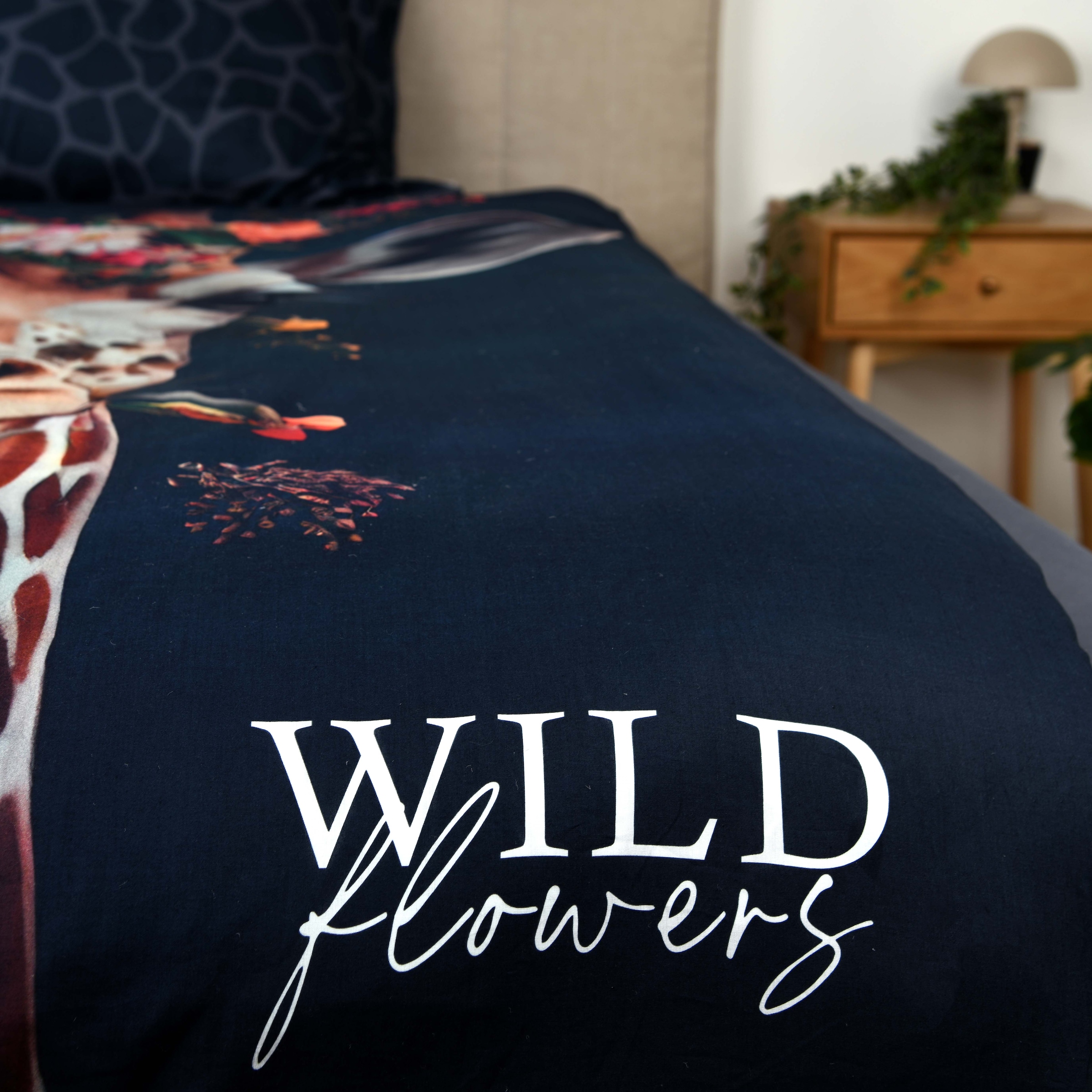 Herding Wendebettwäsche »Wild Flowers Giraffe« 2 Mit praktischem Reissverschluss