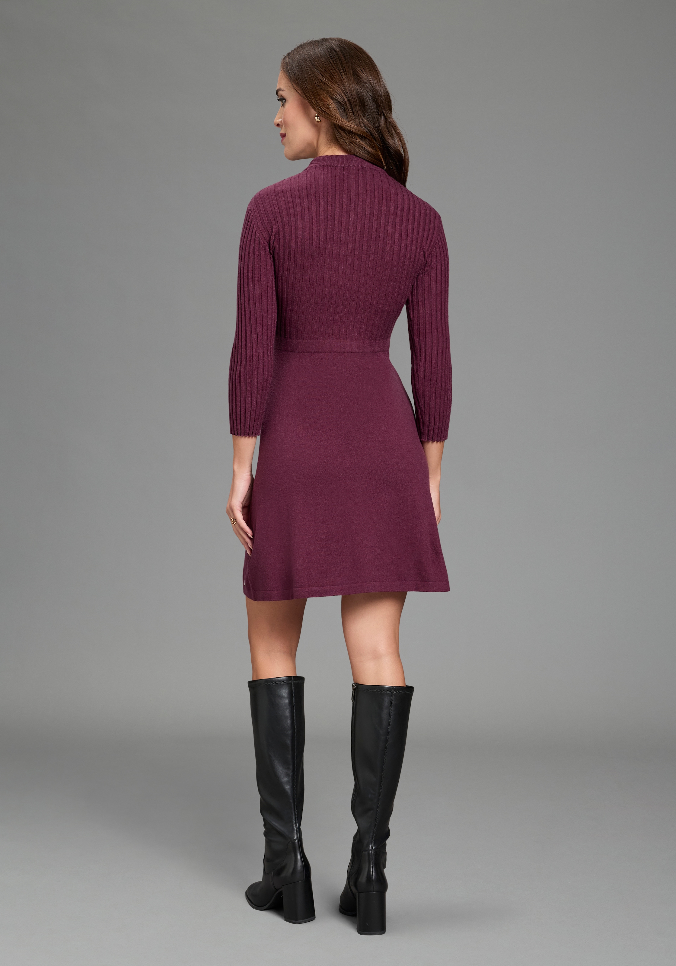 Bruno Banani Robe en tricot Sans poches avec coupe évasée, longueur mini, aussi en grandes tailles