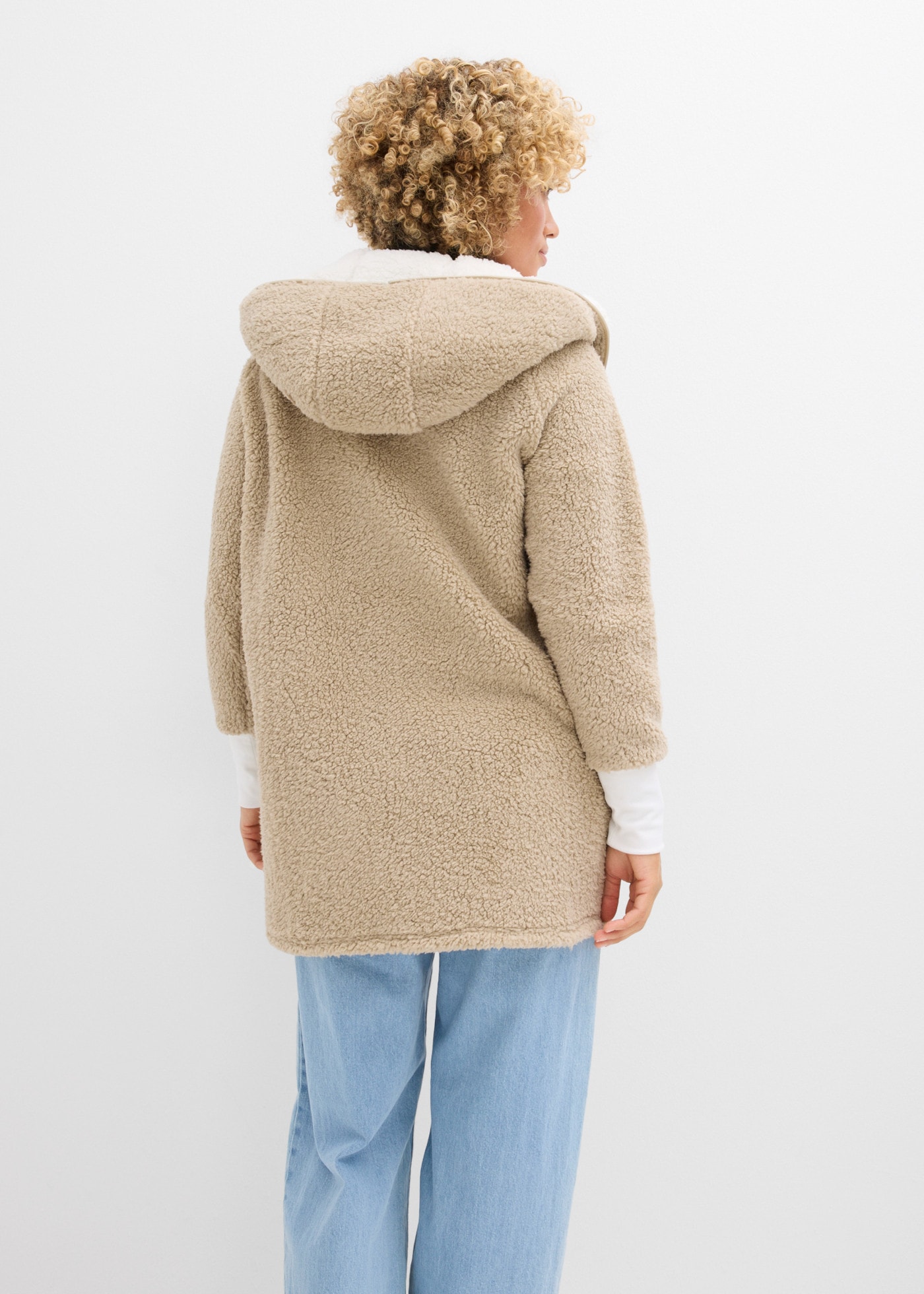 bonprix Veste polaire avec capuche en peluche teddy, avec fermeture éclair à 2 sens, oversize, couvrant les fesses