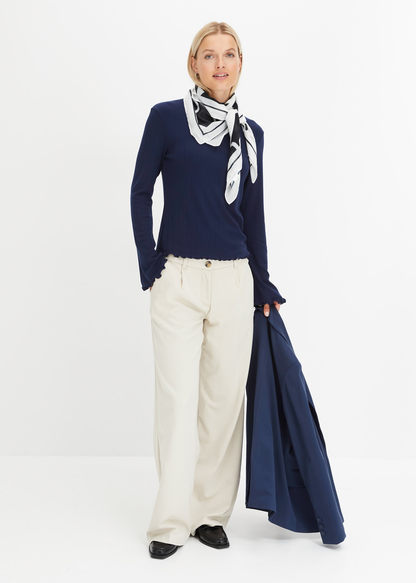 bonprix Langarmshirt »Geripptes Langarmshirt« schmale Passform, mit Trompetenärmeln, ohne Verschluss und Kragen