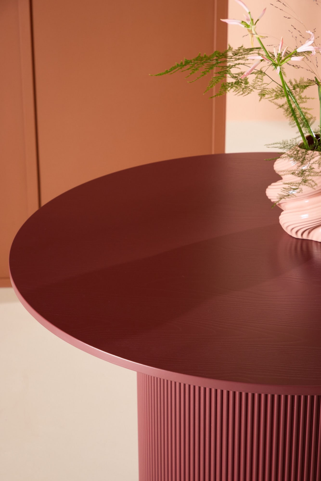 Venture Home Table de salle à manger »Lenox, runder Esstisch in tiefem Bordeauxrot, kraftvoll, Ø 110 cm« table à manger, MDF, bordeaux uniforme, ronde, moderne, élégante