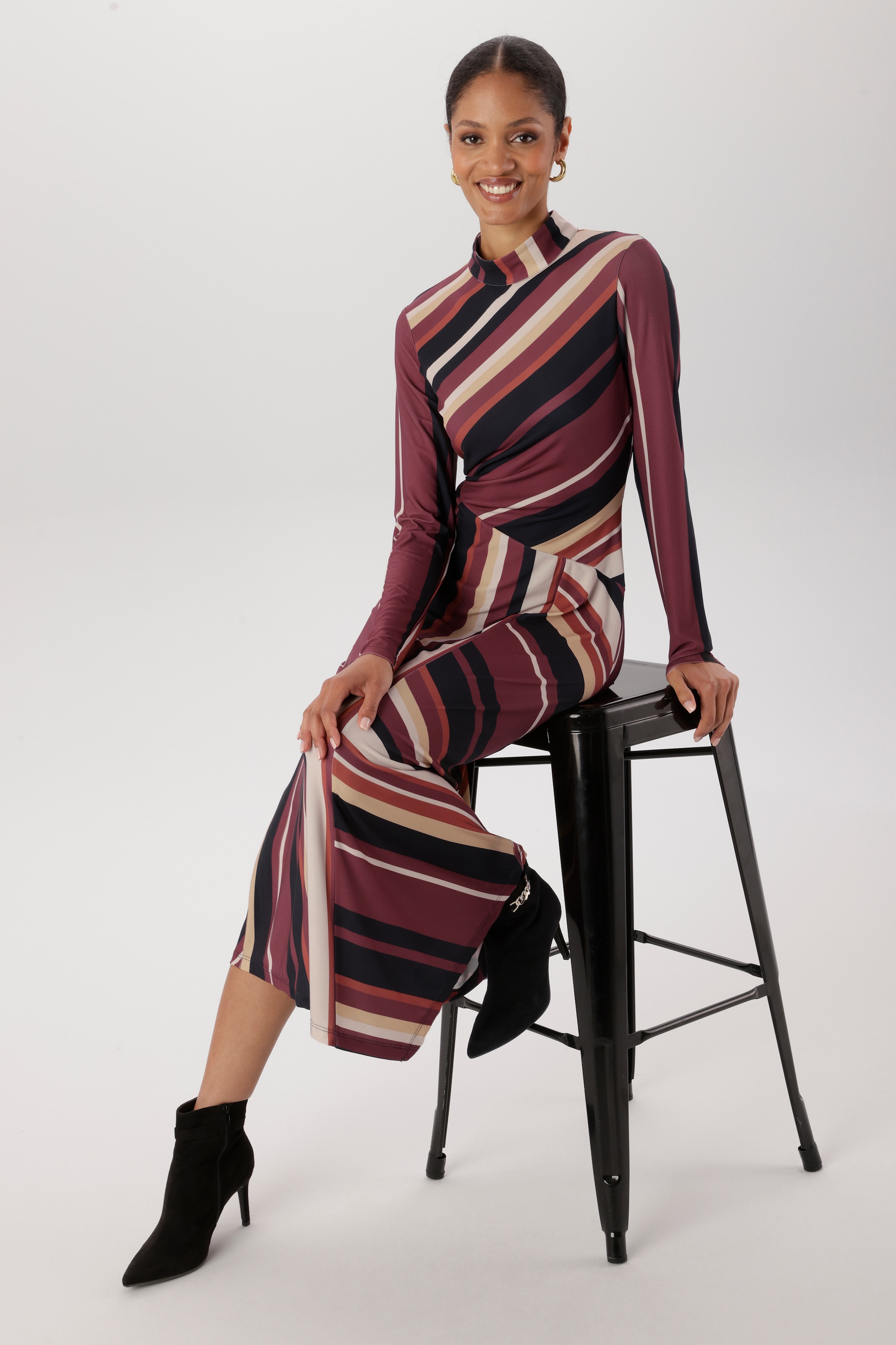 Aniston SELECTED Robe midi Fermeture au dos avec deux boutons au col - NOUVELLE COLLECTION