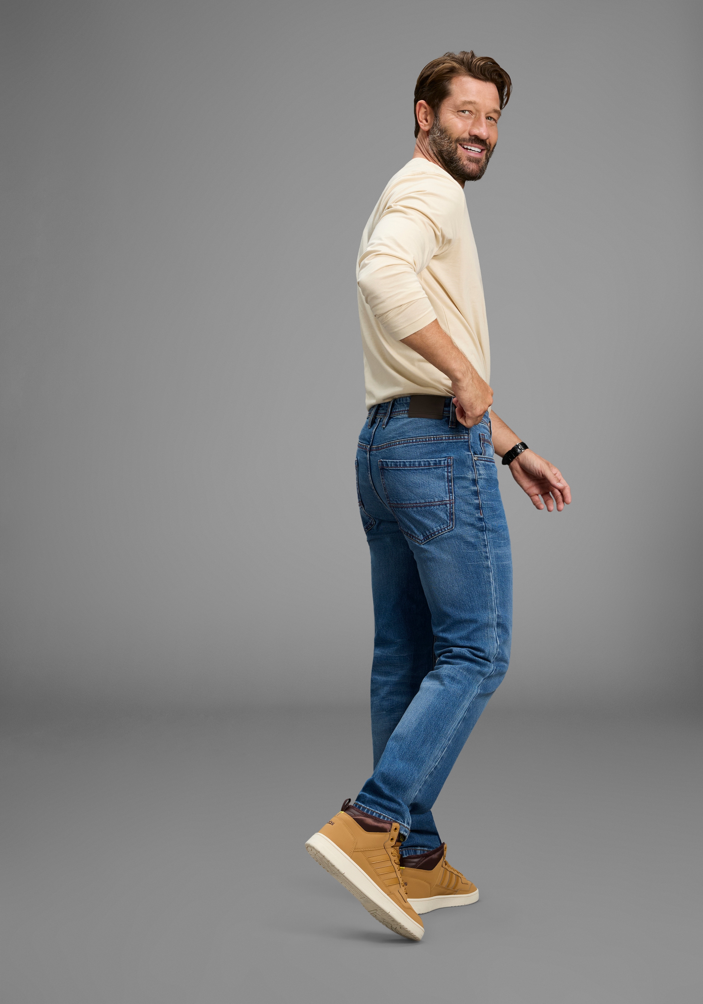 Arizona Jeans droit gerader Schnitt, mit Eingrifftaschen, Gesässtaschen und Coinpocket