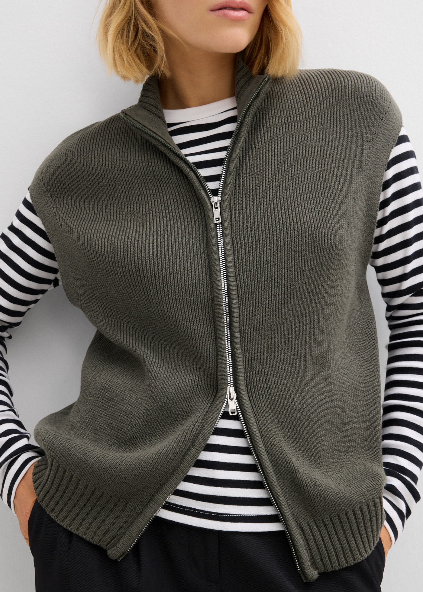 bonprix Gilet tricoté avec détail zip, en coton et polyacrylique, coupe oversize
