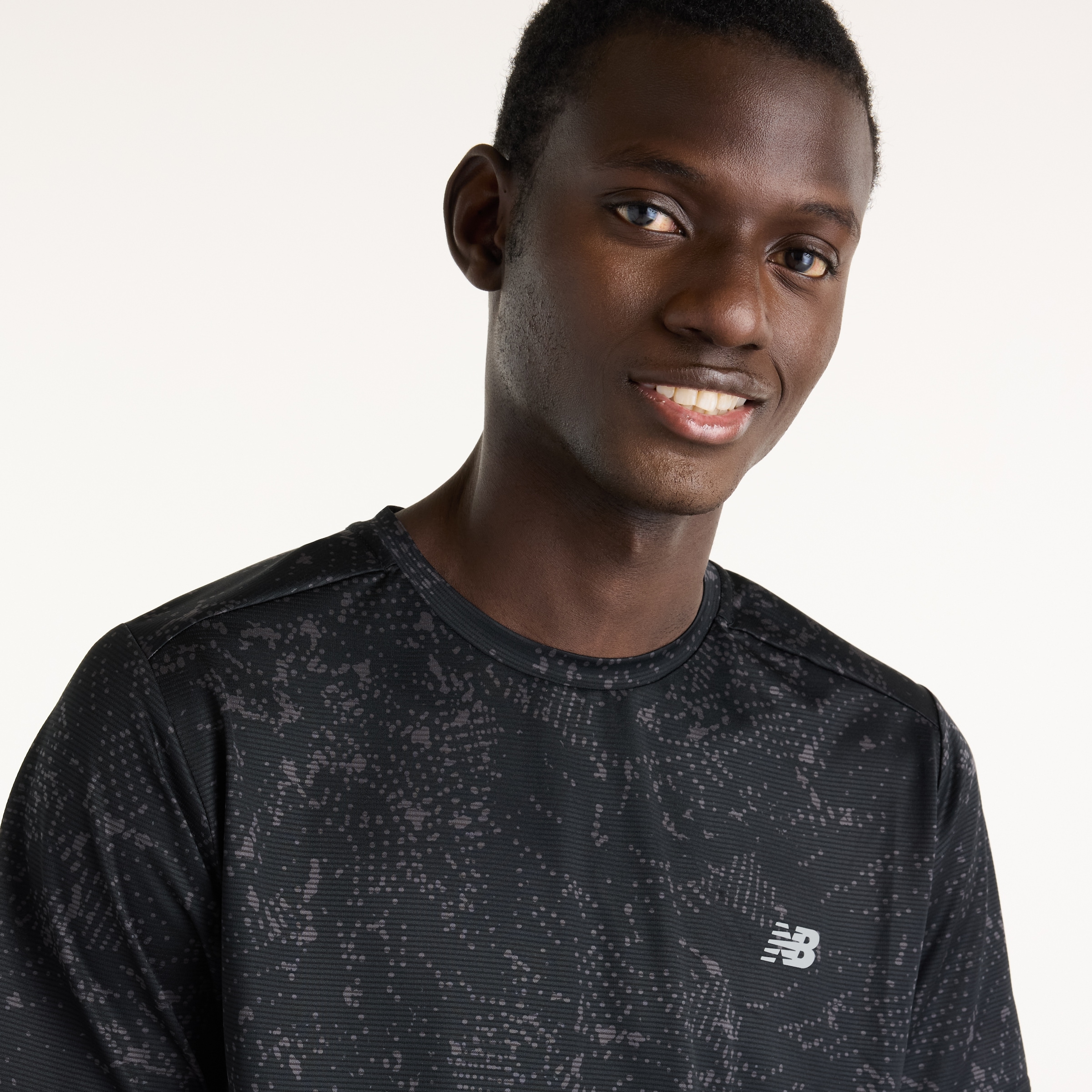 New Balance T-shirt de course »SPORT ESSENTIAL PRINTED T-SHIRT« pour l'entraînement de course et activités polyvalentes, en polyester