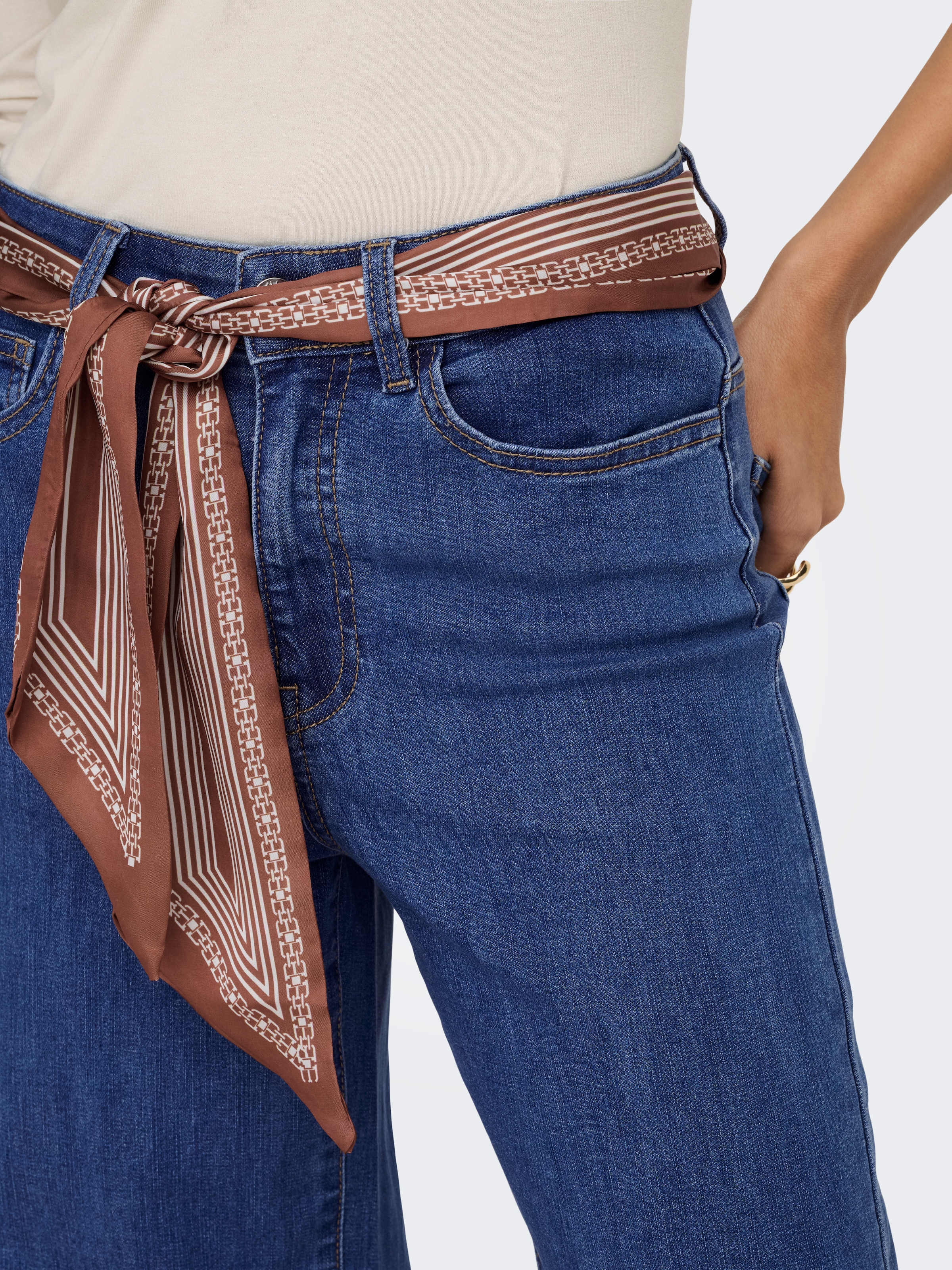 ONLY Jeans taille haute »ONLMADISON HW WIDE SCARF DNM GUA« Mélange de matériaux, taille haute, coupe large, avec foulard à la mode en guise de ceinture
