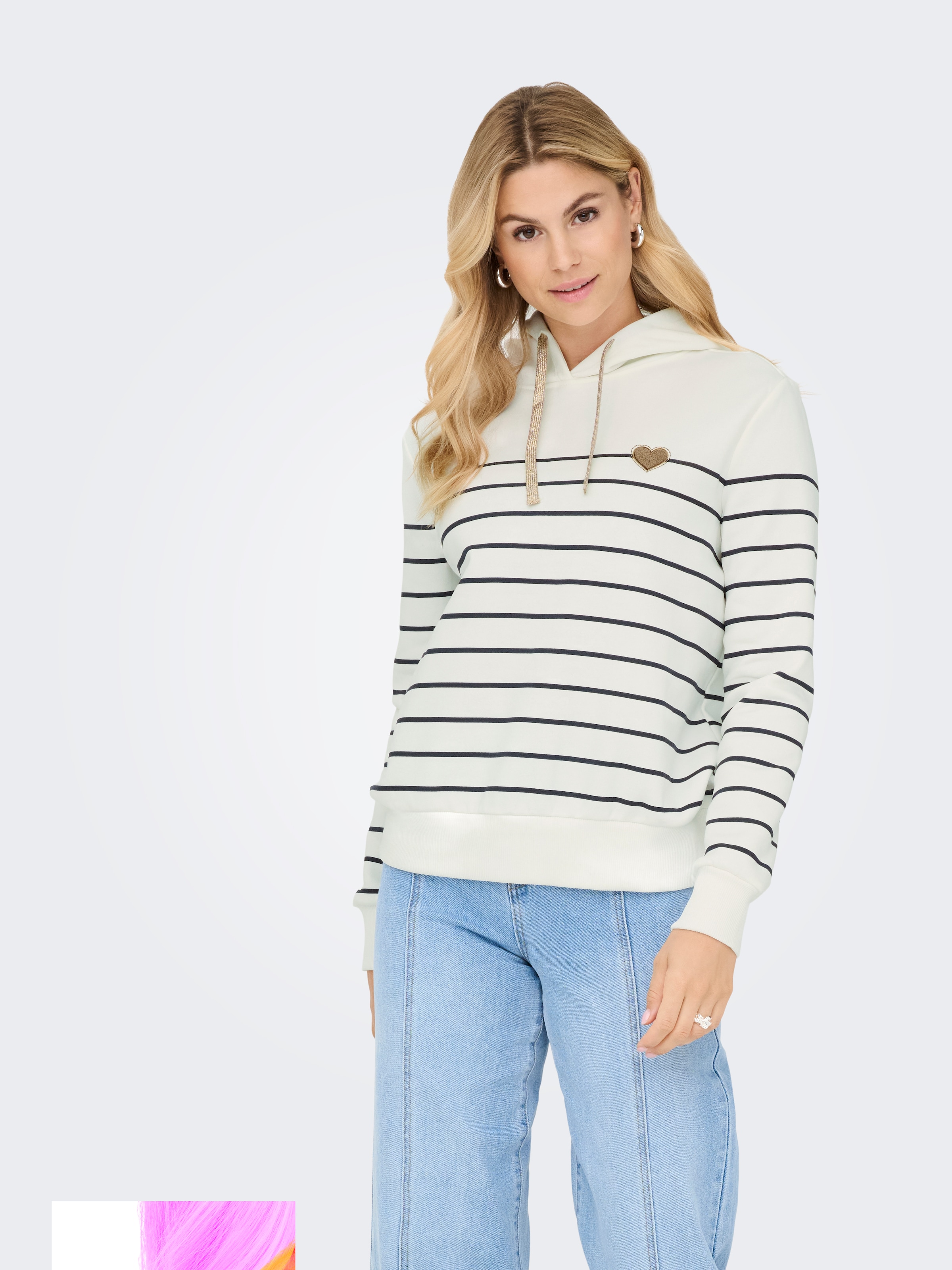 ONLY Kapuzensweatshirt »ONLADELLE L/S STRIPE HOOD SWT«, mit Herz-Stickerei
