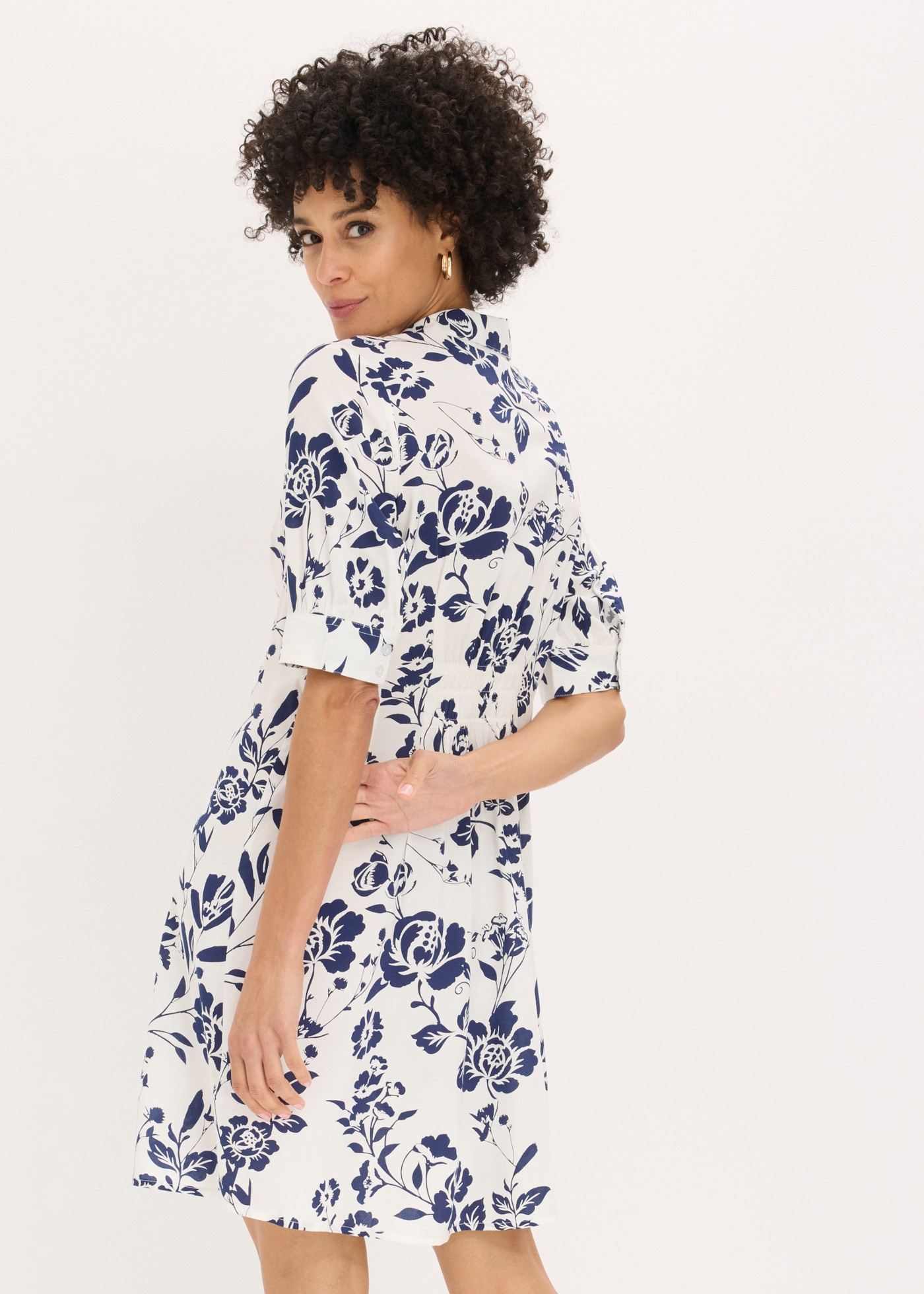 bonprix Blusenkleid aus Viskose, mit Knopfleiste, ausgestellte Passform, mit 3/4-Ärmeln