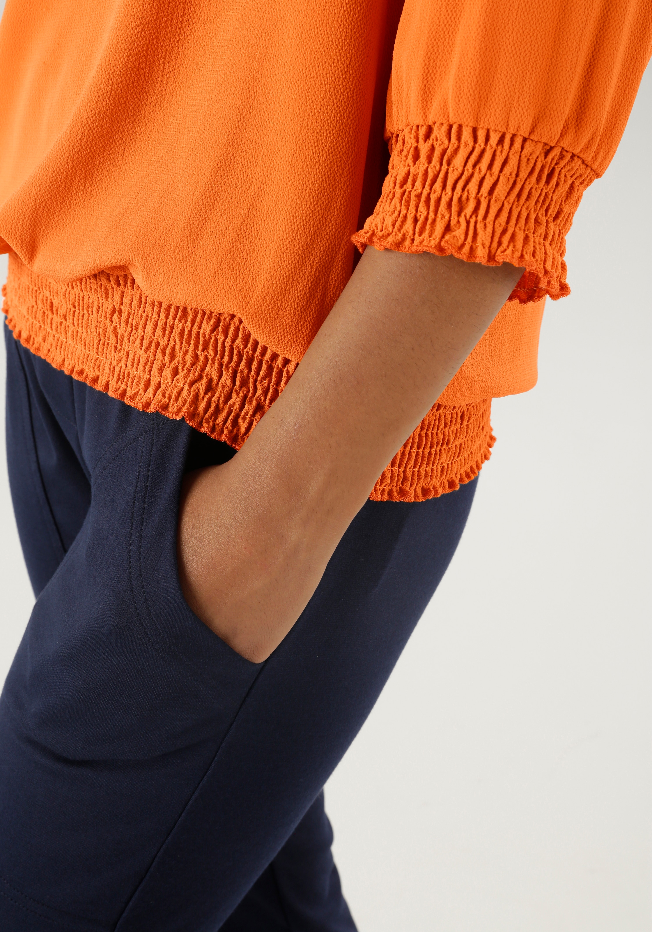 Aniston SELECTED Schlupfbluse mit Smokbündchen und allover Blumenmuster