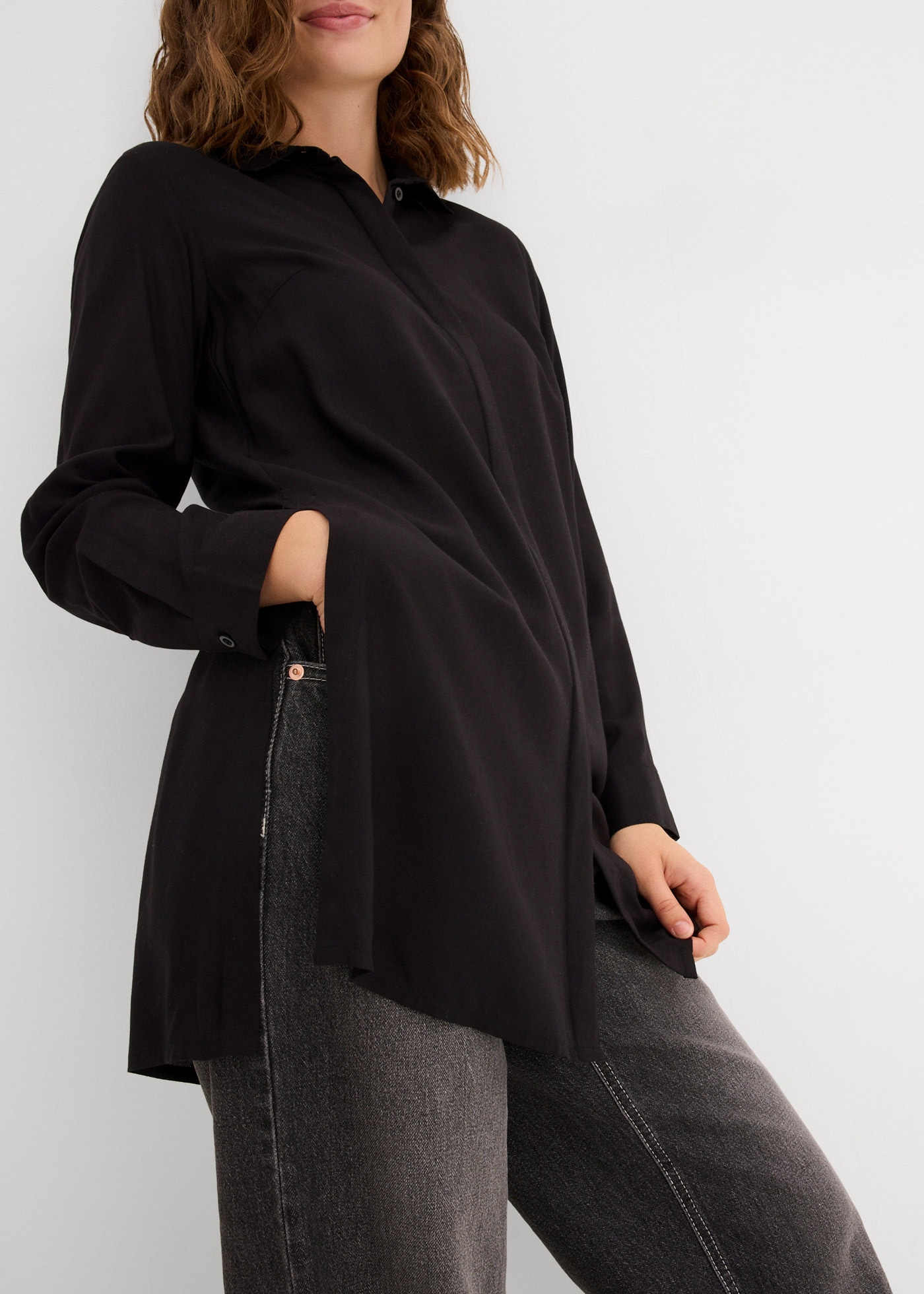 bonprix Chemisier long »Longbluse mit Schlitz aus fliessender Viskose« gerade Passform, mit Schlitz-Detail, aus fliessender Viskose