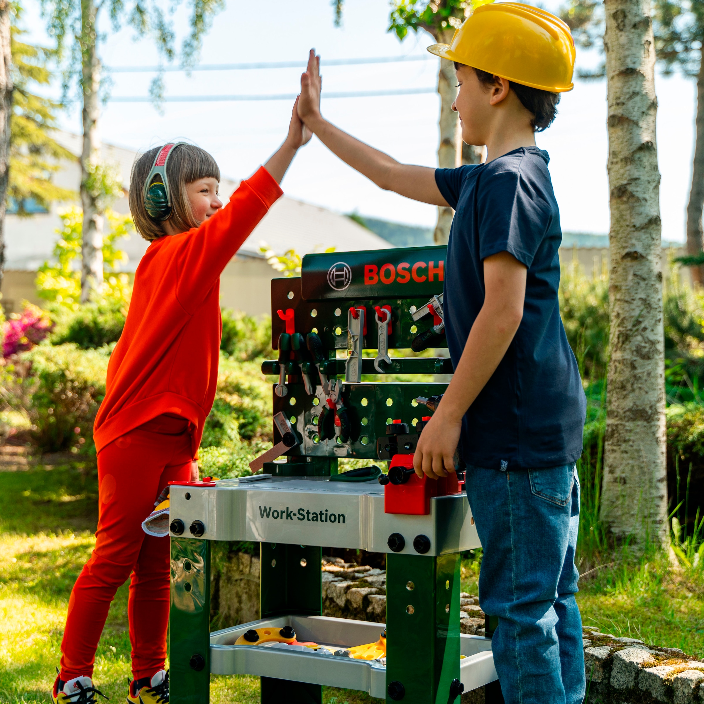 Klein Spielwerkbank »BOSCH-Workstation Mega, mit Handwerker Set« mit BOSCH Akkuschrauber; Made in Germany