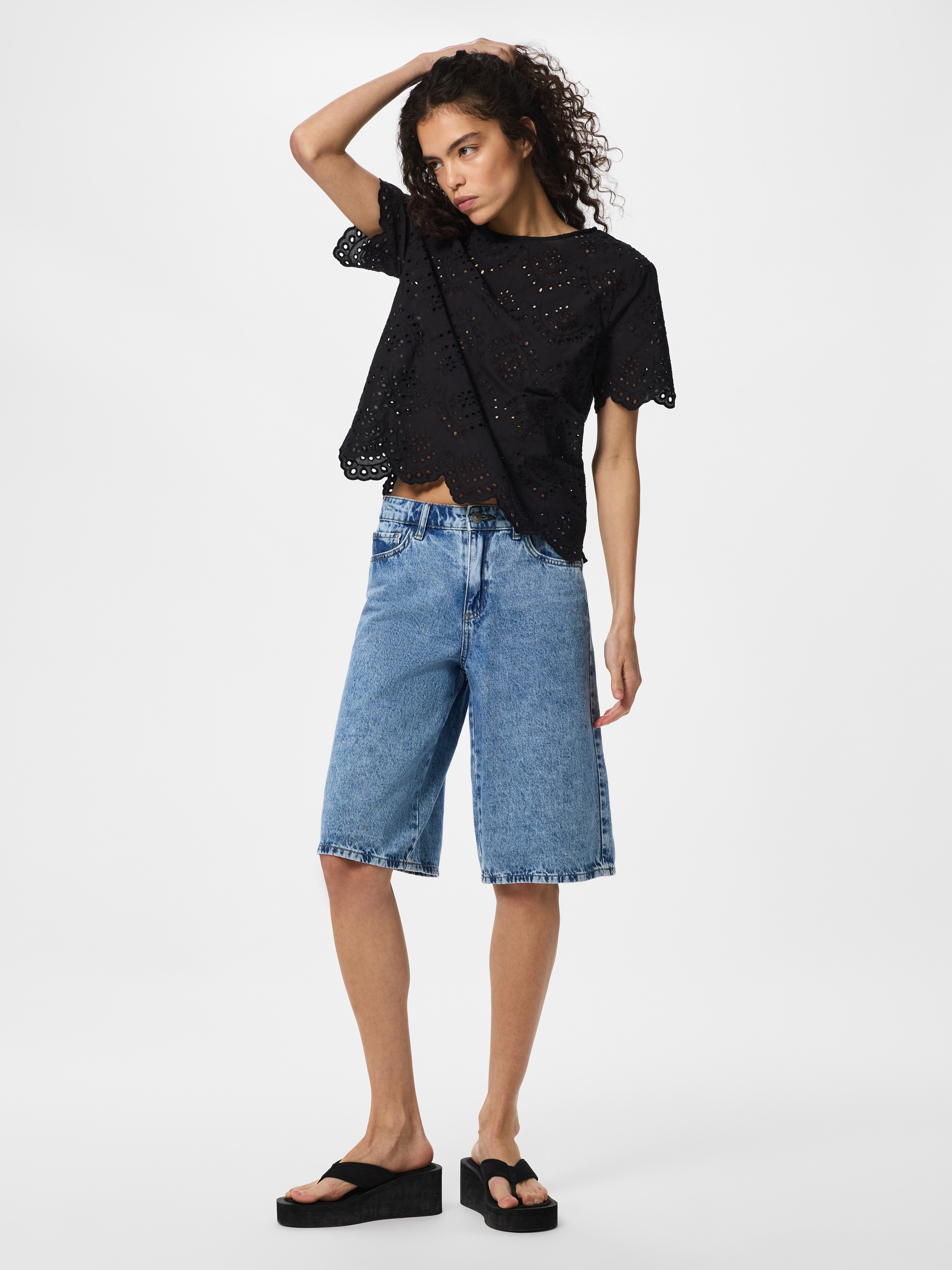 pieces Haut de chemise »PCVILDE SS TOP WVN NOOS« avec broderie ajourée intégrale