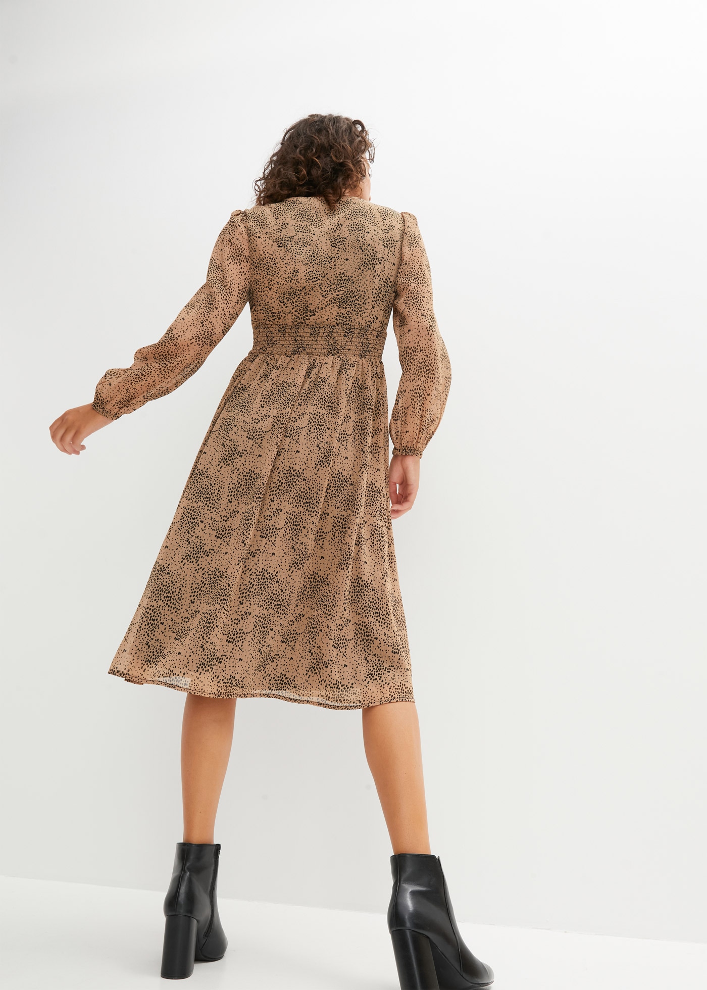 bonprix Chiffonkleid für femininen Look, aus Polyester, figurumspielende Passform