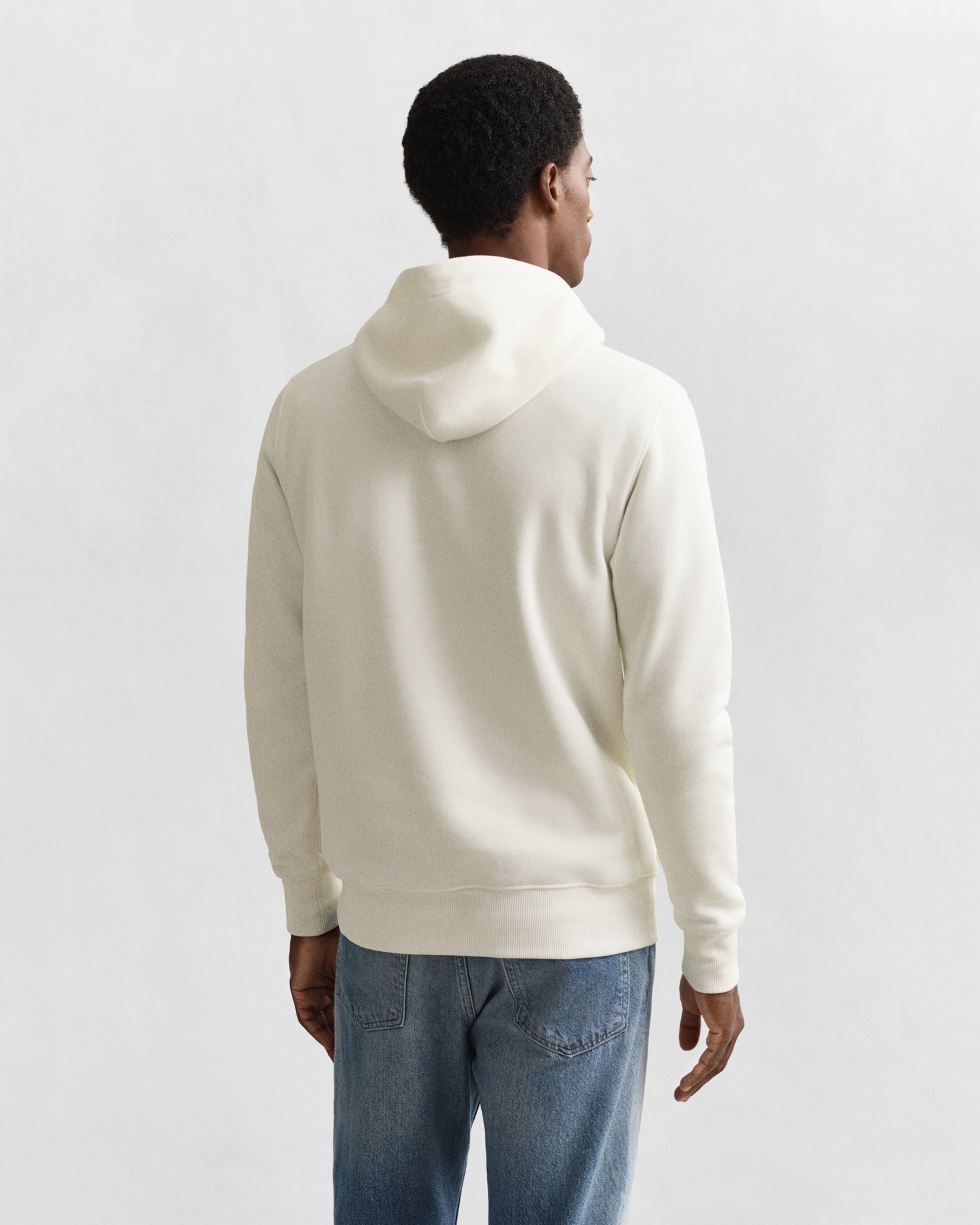 Gant Hoodie »REG SHIELD HOODIE«, avec broderie du logo sur la poitrine
