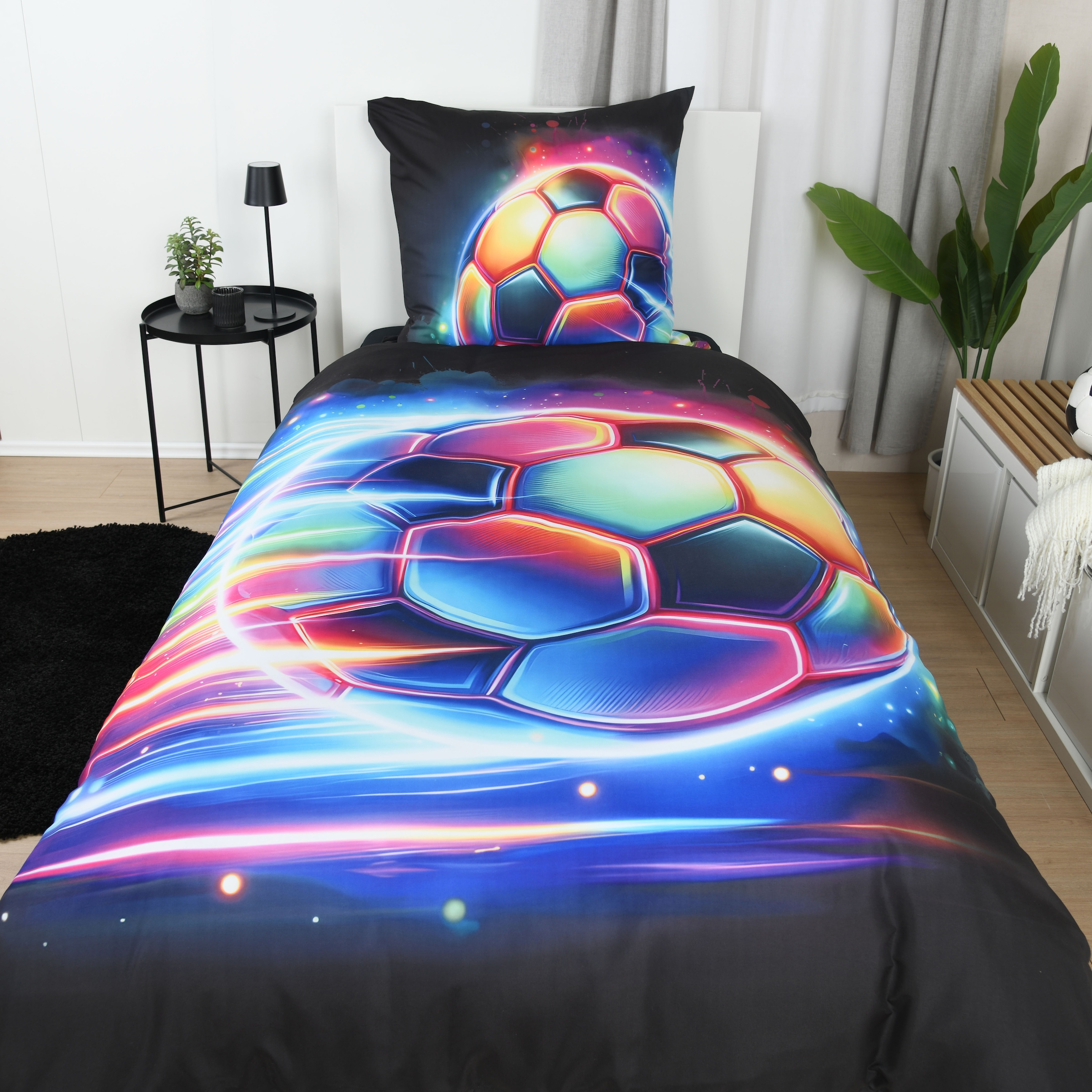 Herding Young Collection Wendebettwäsche »Neon Soccer« 2 Mit praktischem Reissverschluss