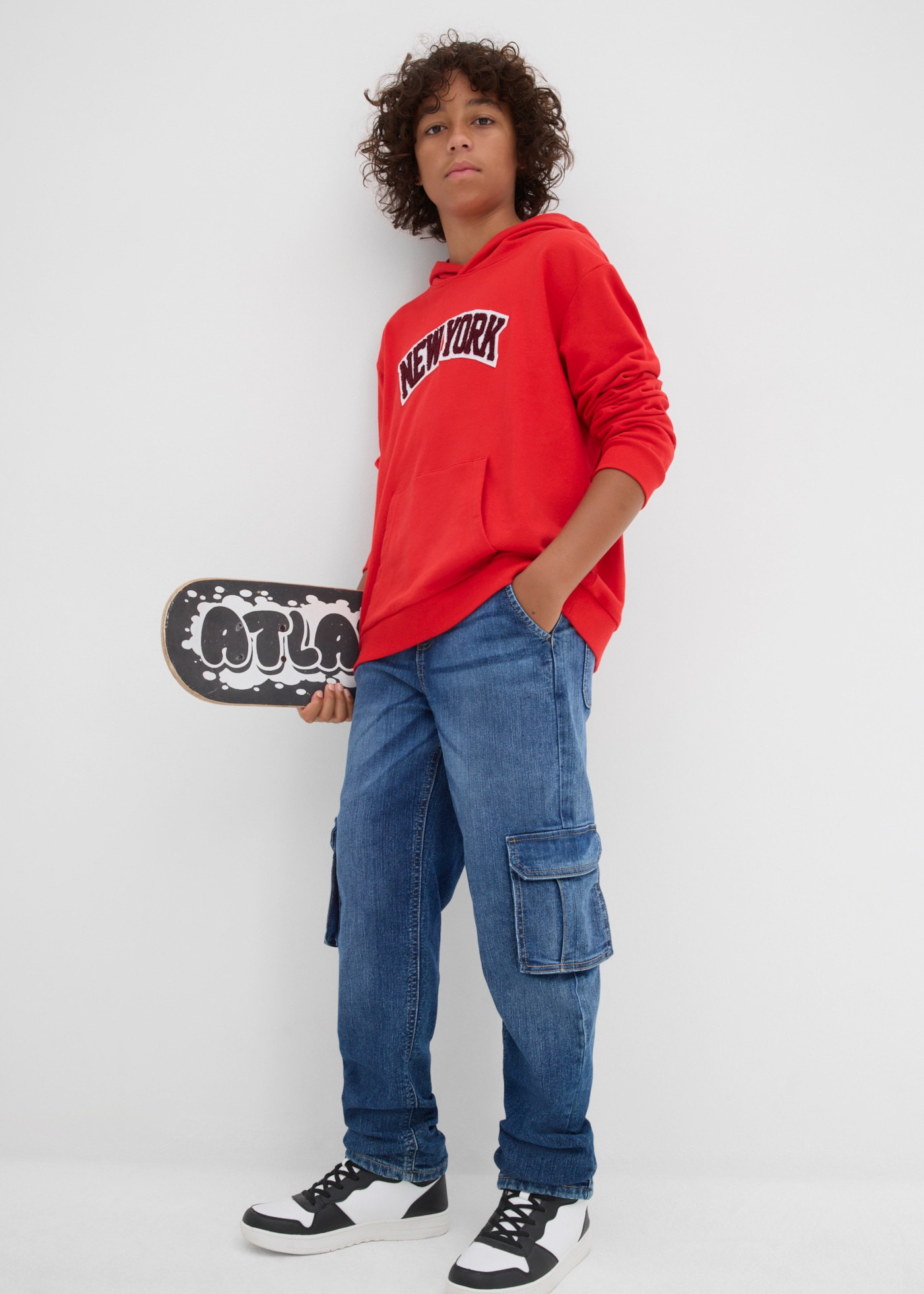 bonprix Jeans loose fit avec design cargo, en coton, polyester et élasthanne