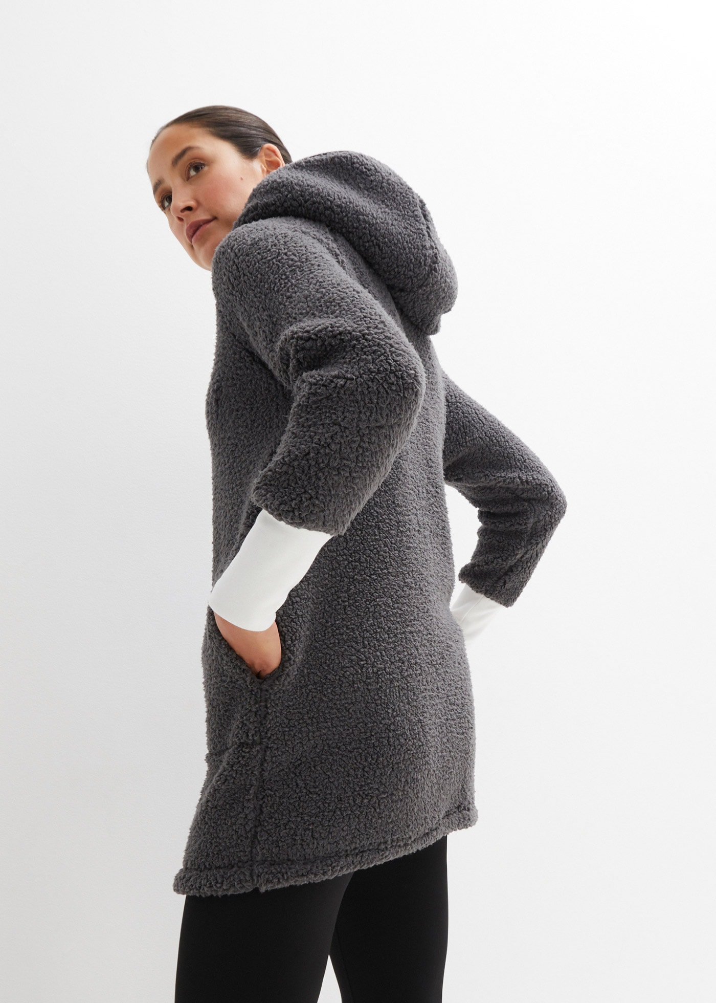 bonprix Fleecejacke mit Kapuze Oversize-Passform, aus Teddyfleece, mit 2-Wege-Reissverschluss