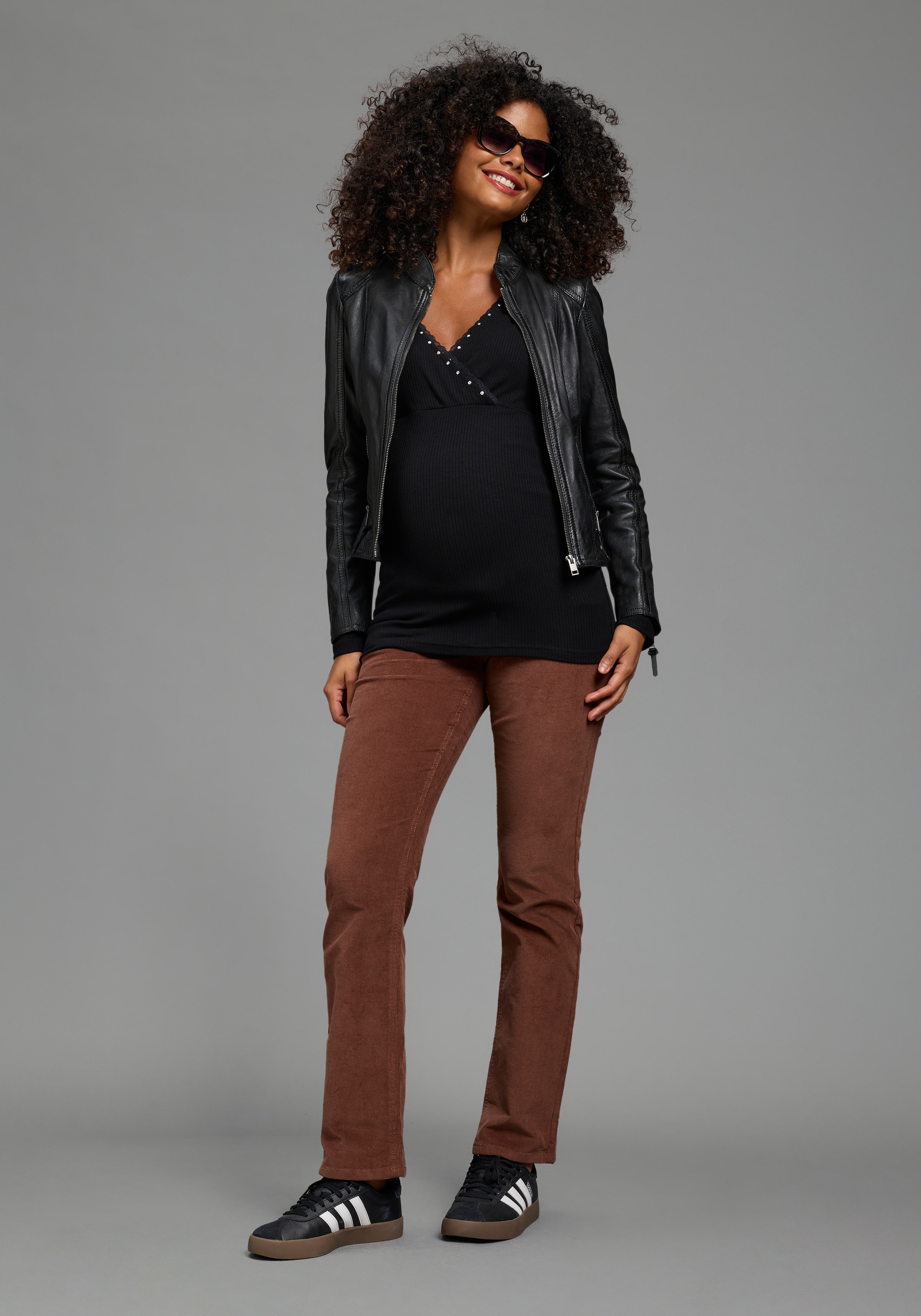Neun Monate Umstandsshirt »Elegantes Umstandsshirt mit Glitzer, praktisch mit Stillmöglichkeit« mit V-Ausschnitt, mit Langarm, im Basic-Stil