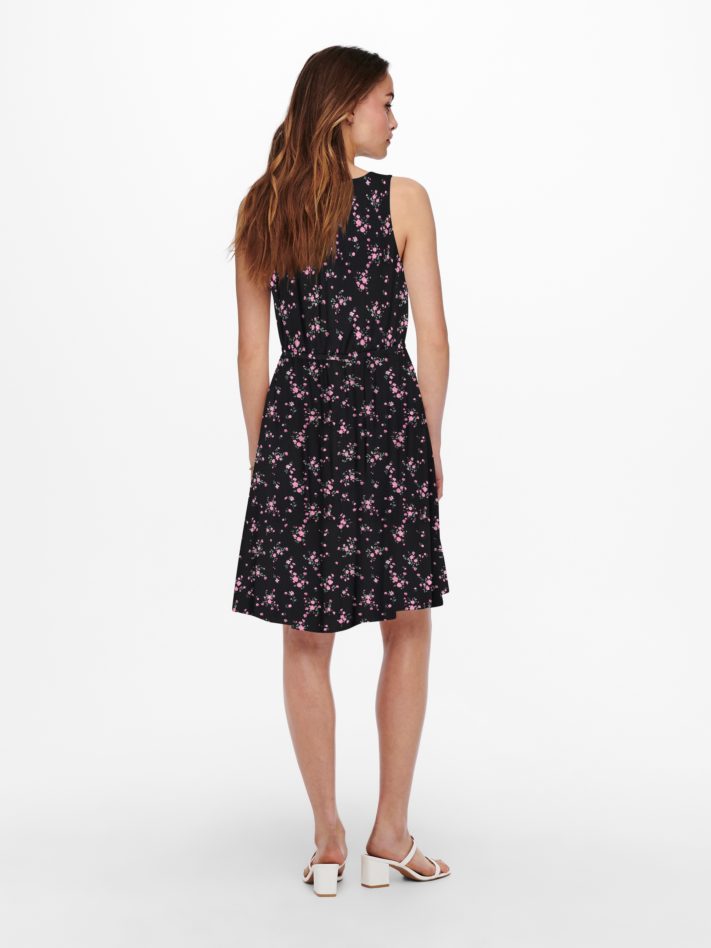 ONLY Robe d'été »ONLNOVA LIFE S/L SARA DRESS« viscose, coupe regular fit, col rond