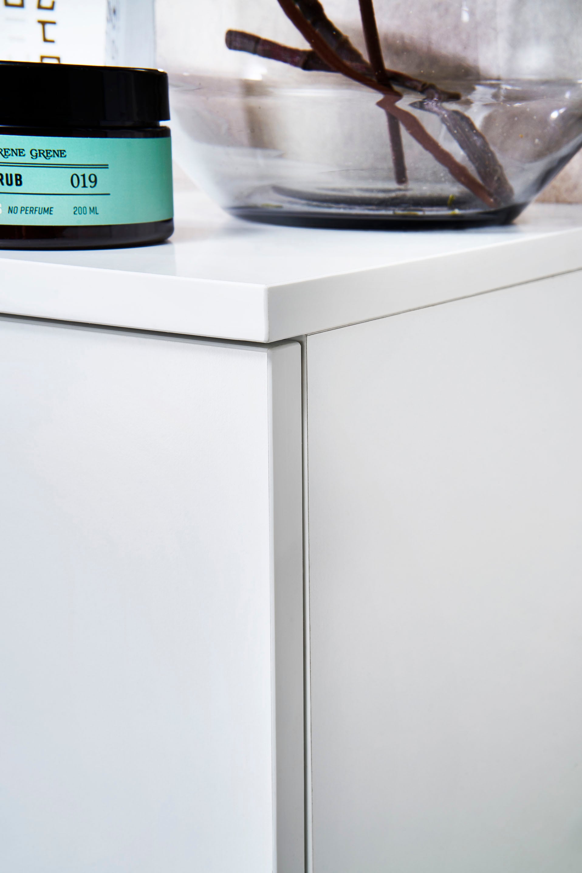 Saphir Armoire intermédiaire »Quickset 360 Badschrank in Weiss Glanz mit 2 Türen, 3 Glas-Einlegeböden« incl. amortisseur de porte, 35 cm de large, 124,5 cm de haut, sans poignée, suspendu au mur