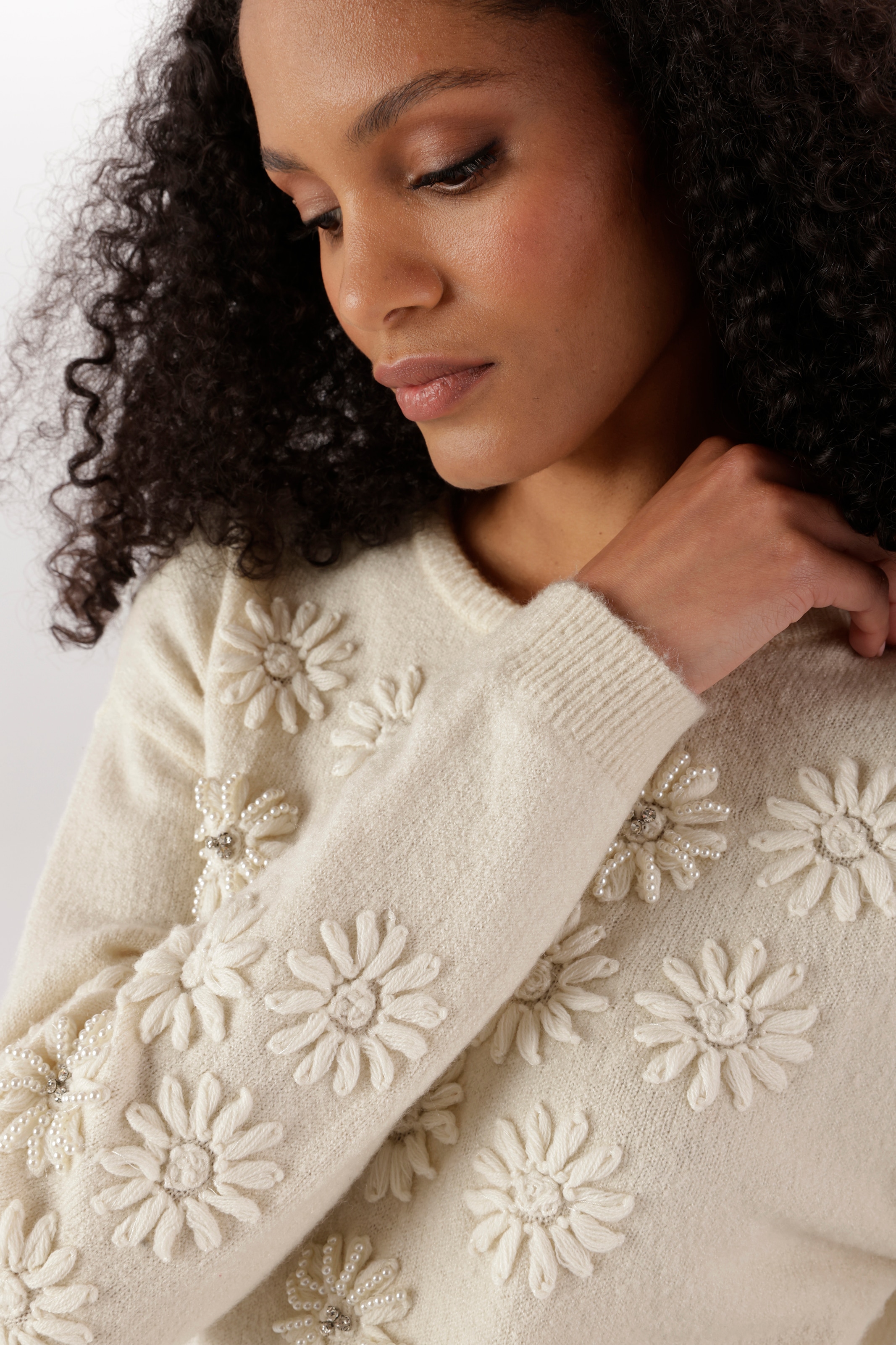Aniston SELECTED Strickpullover mit Glitzersteinen und Kunstperlen verziert - NEUE KOLLEKTION
