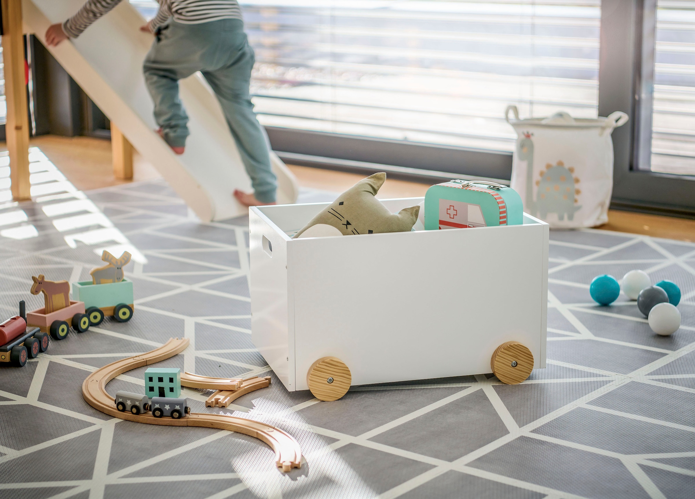 Zeller Present Spielzeugtruhe mit Rollen