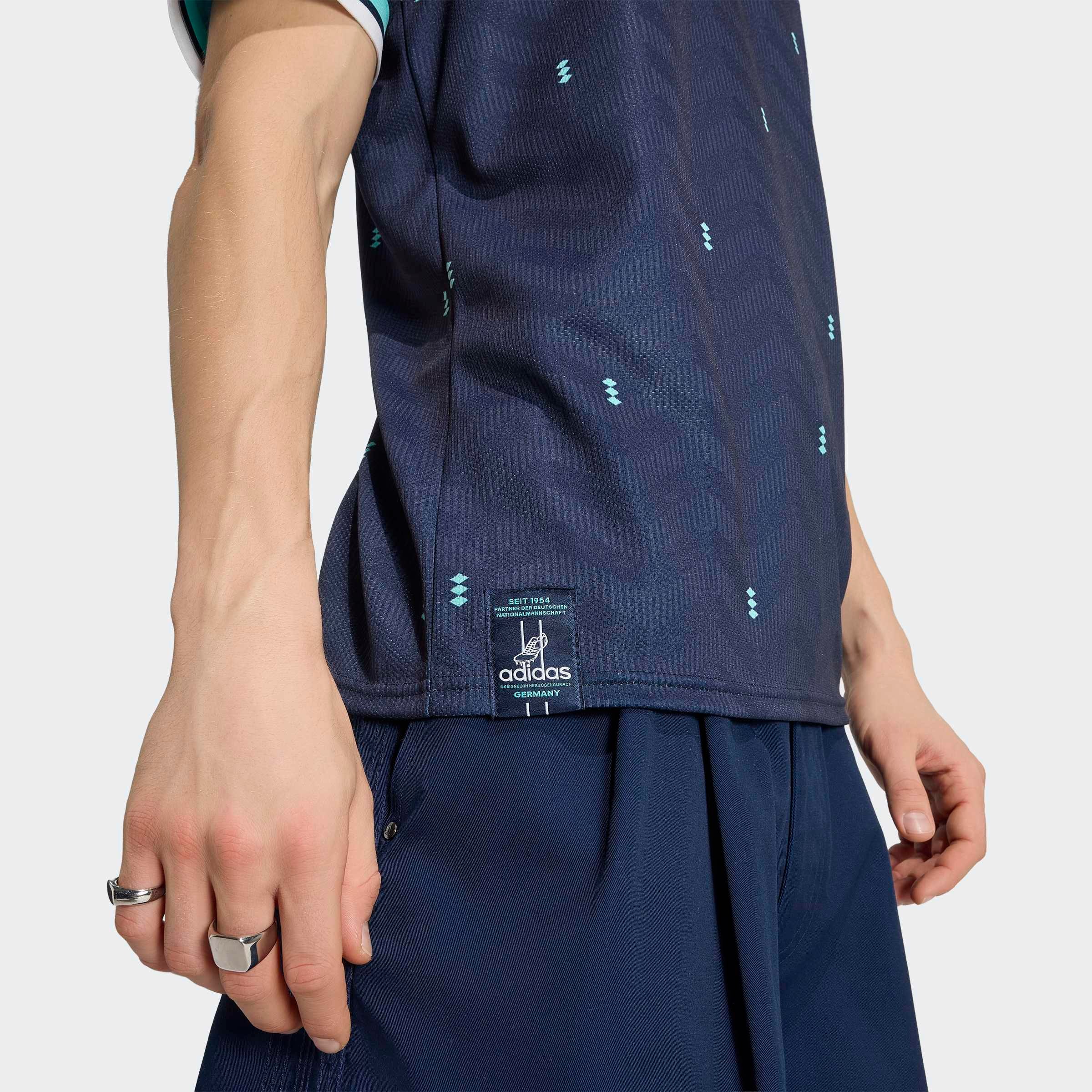 adidas Performance Maillot de foot »DEUTSCHLAND 26 AUSWÄRTSTRIKOT« avec technologie Climacool®, col en V, ceinture côtelée