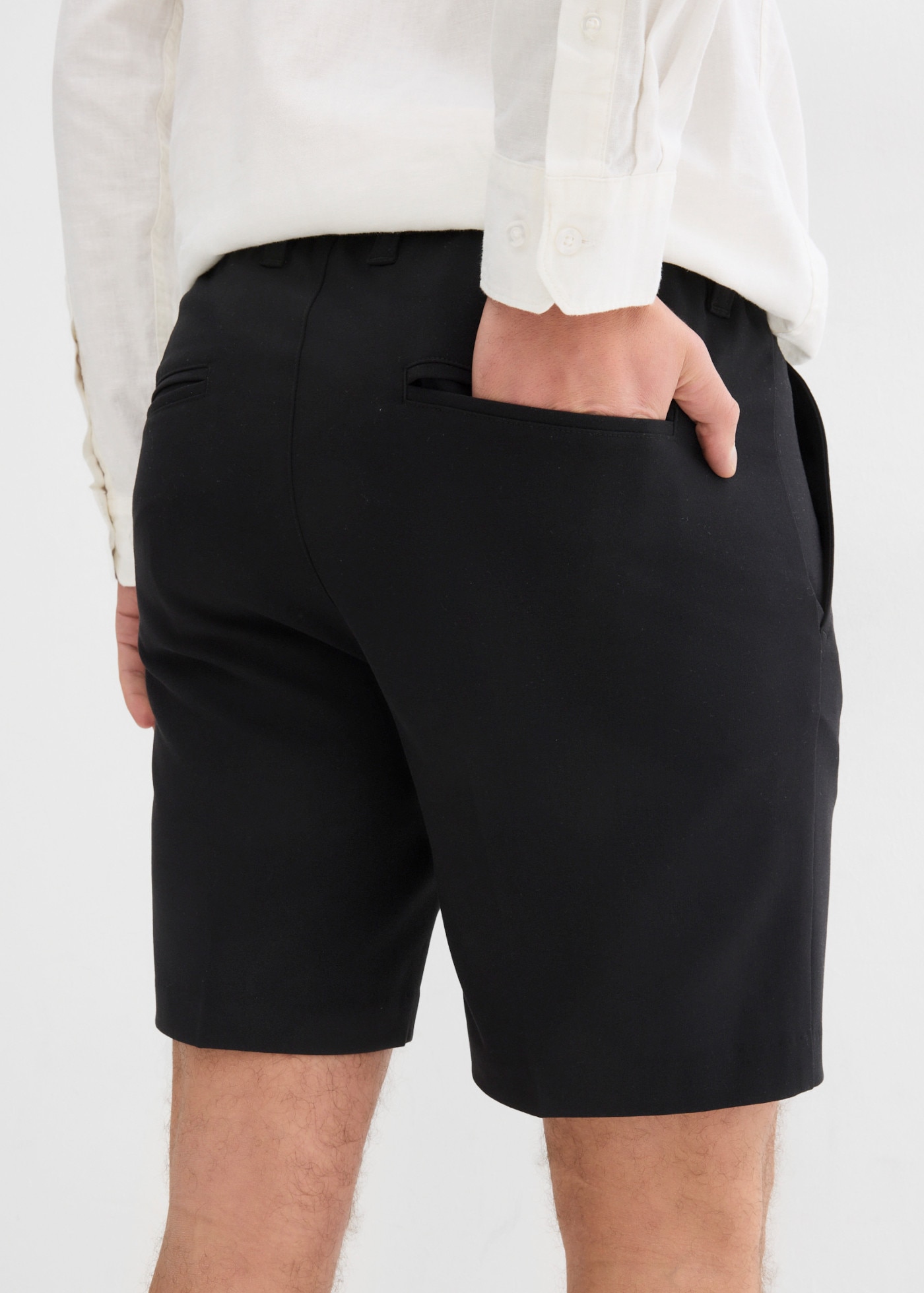 bonprix Short  style élégant, coupe classique, avec plis marqués